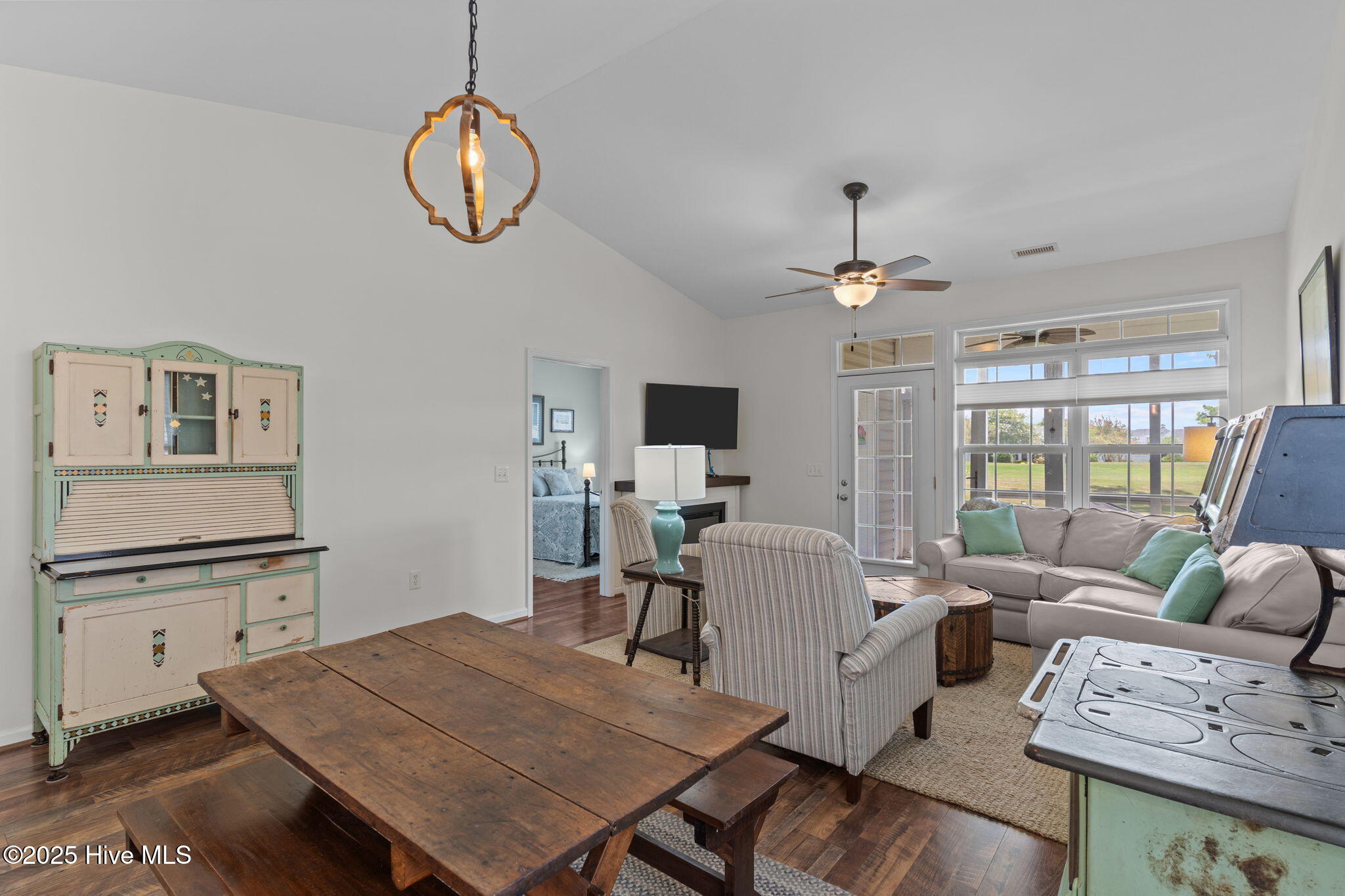 100522397 | Photo 13