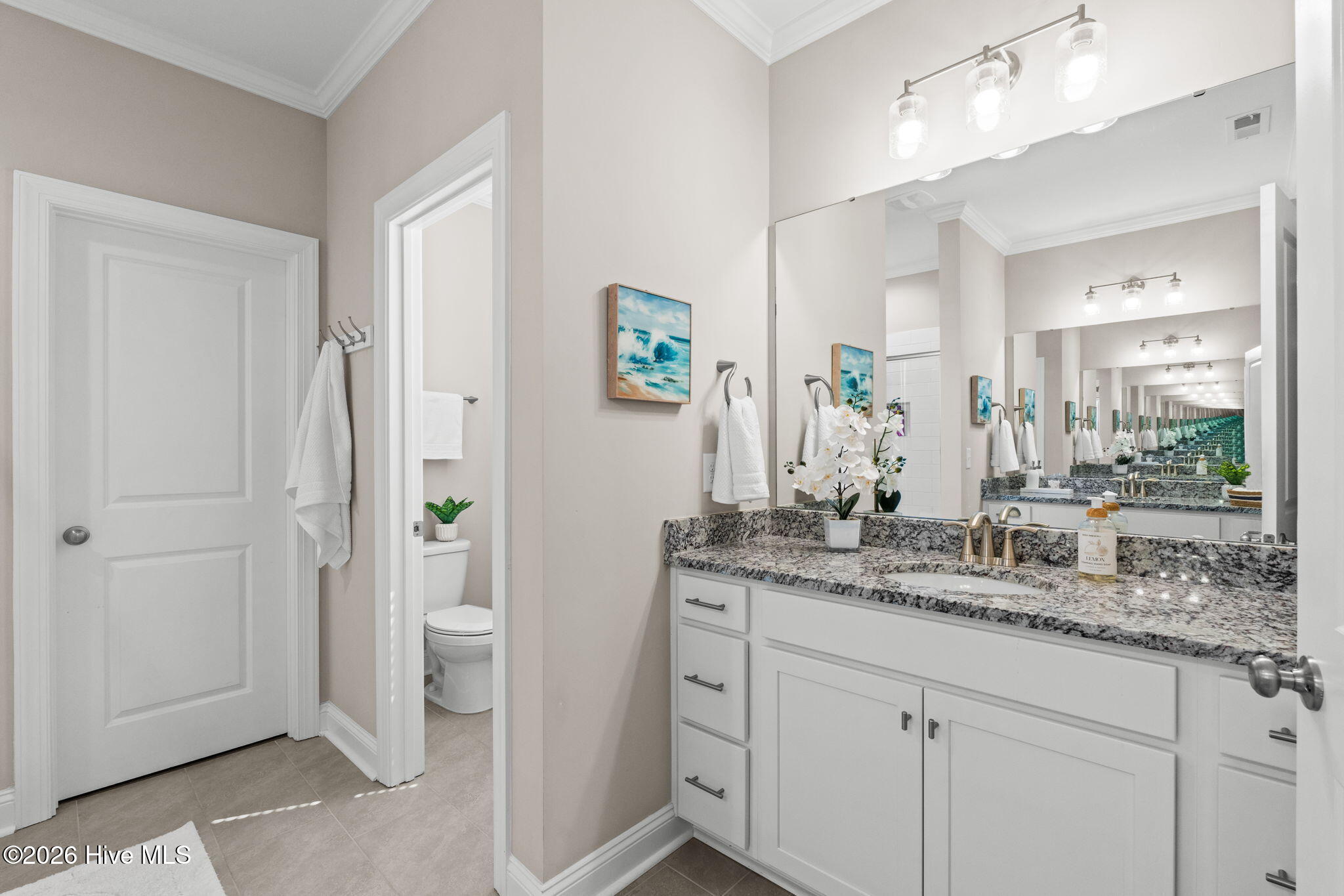 100561816 | Photo 26