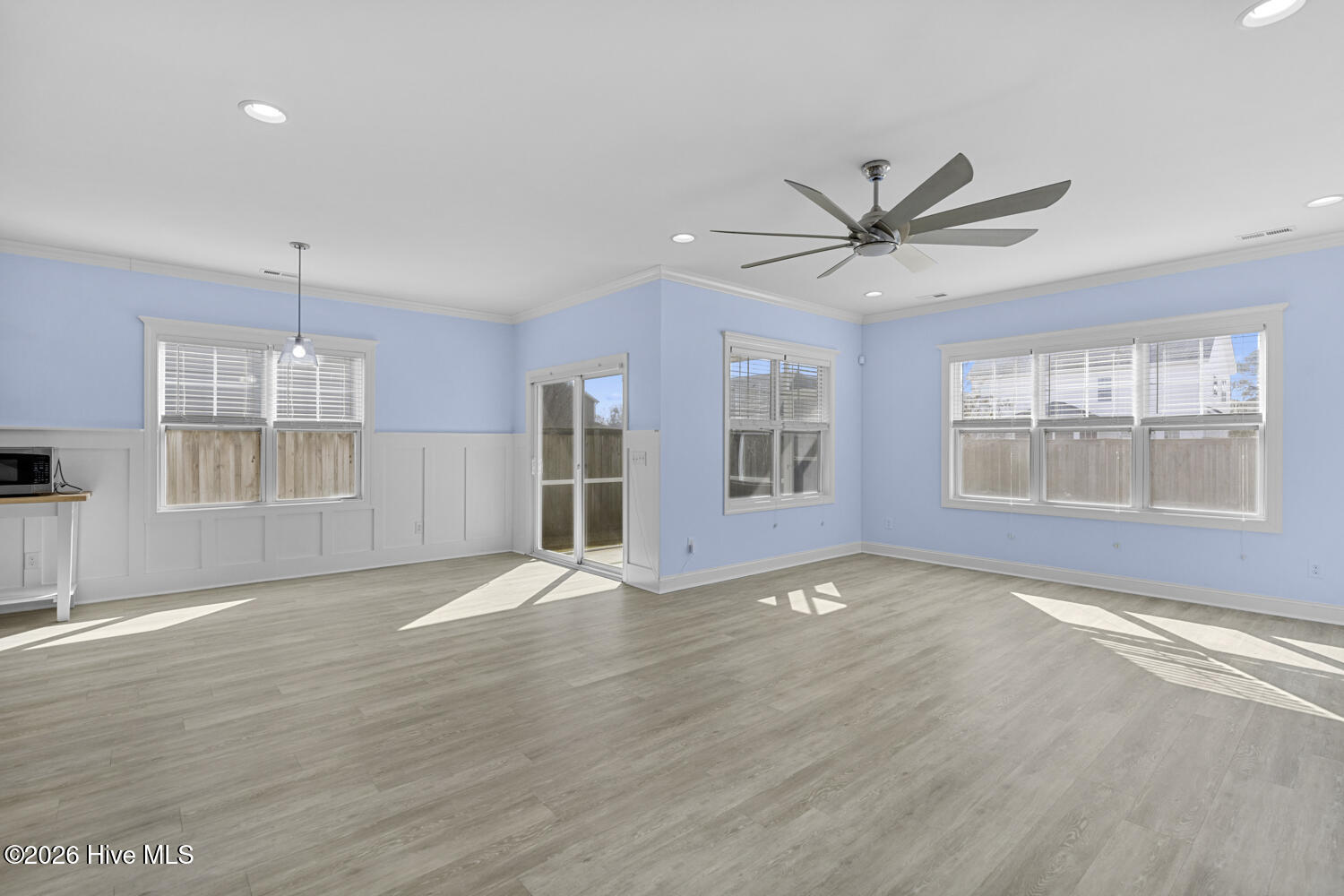 100548690 | Photo 17