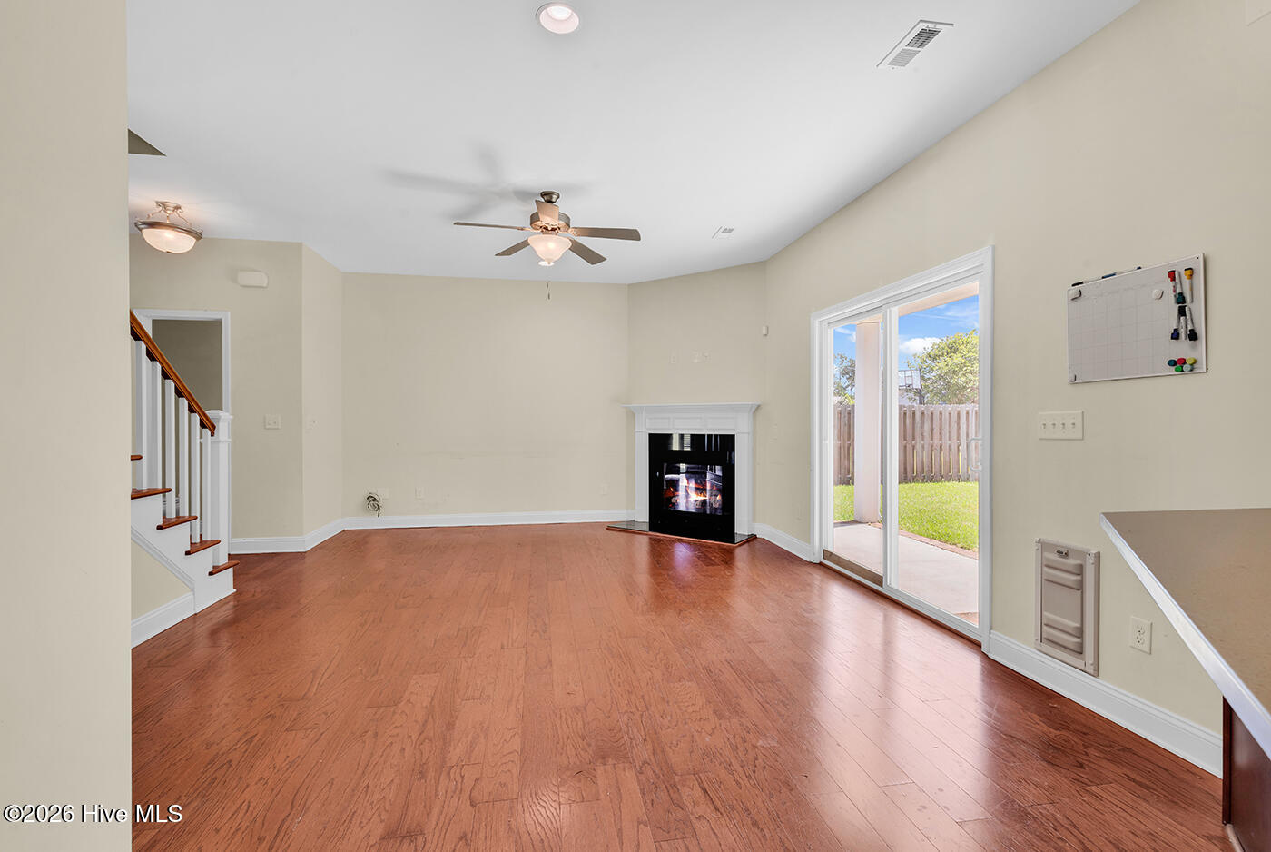 100566438 | Photo 22