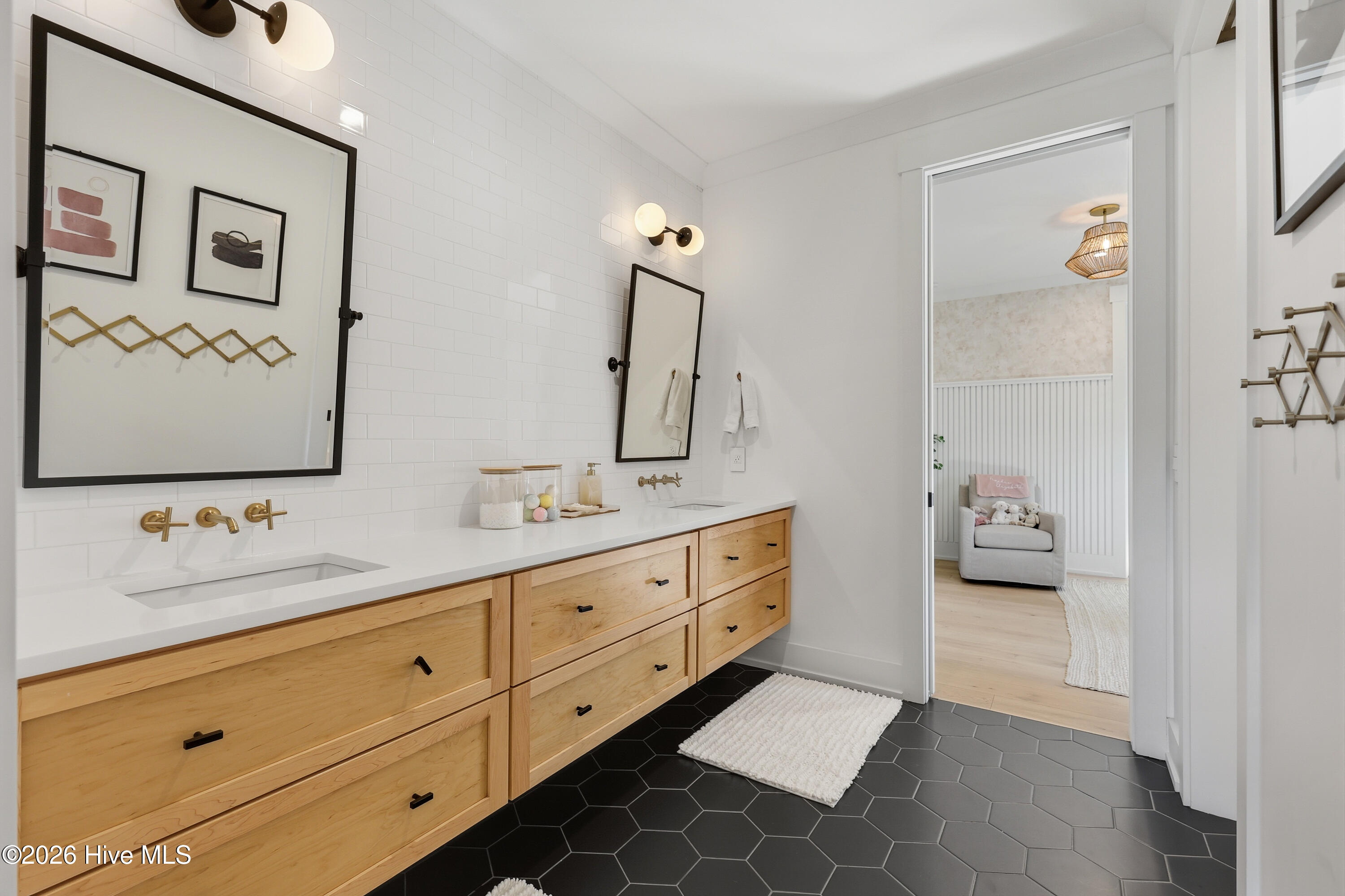 100554567 | Photo 40