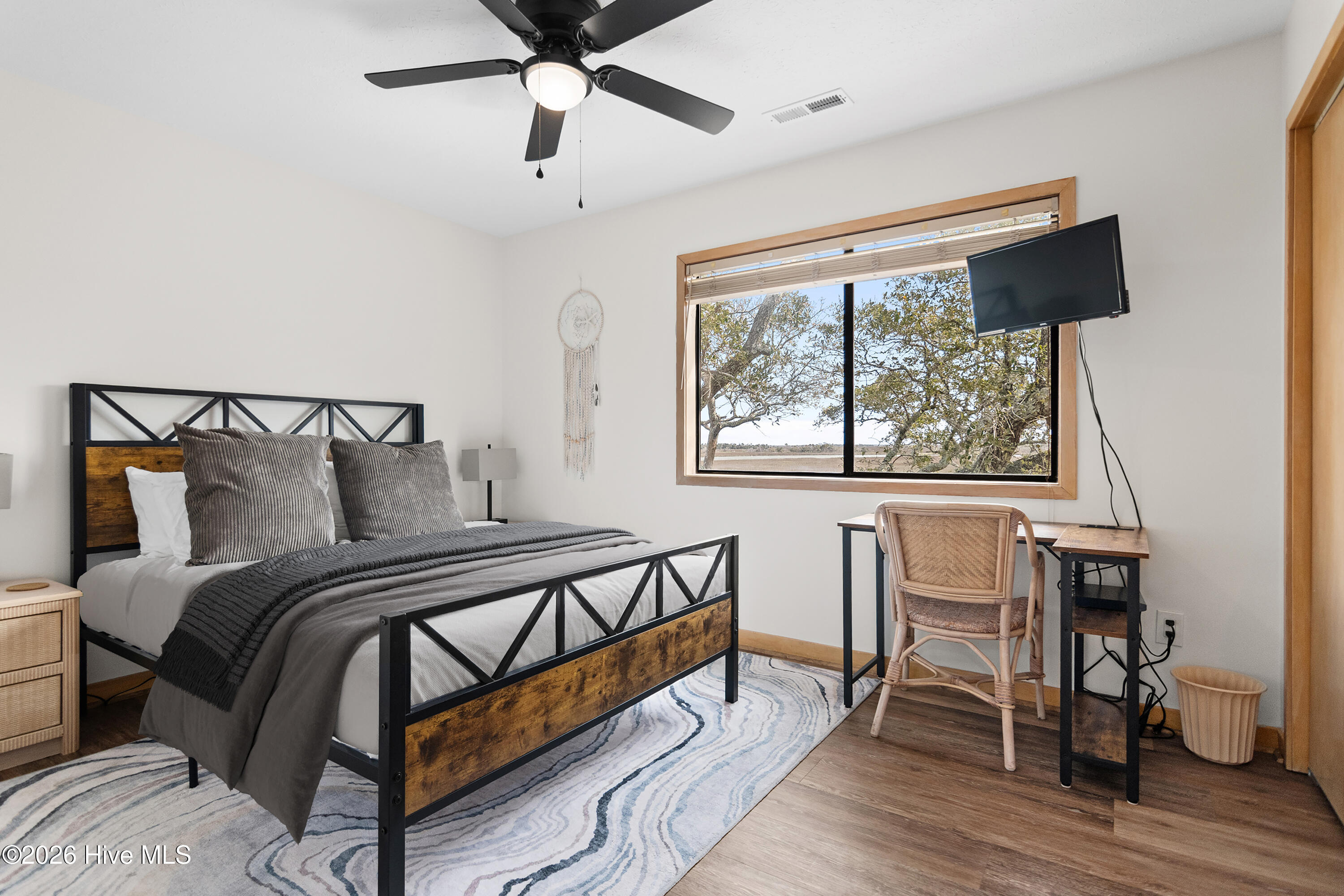 100562499 | Photo 22