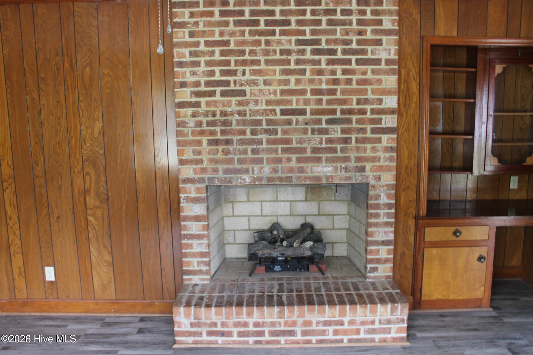 100565627 | Photo 36