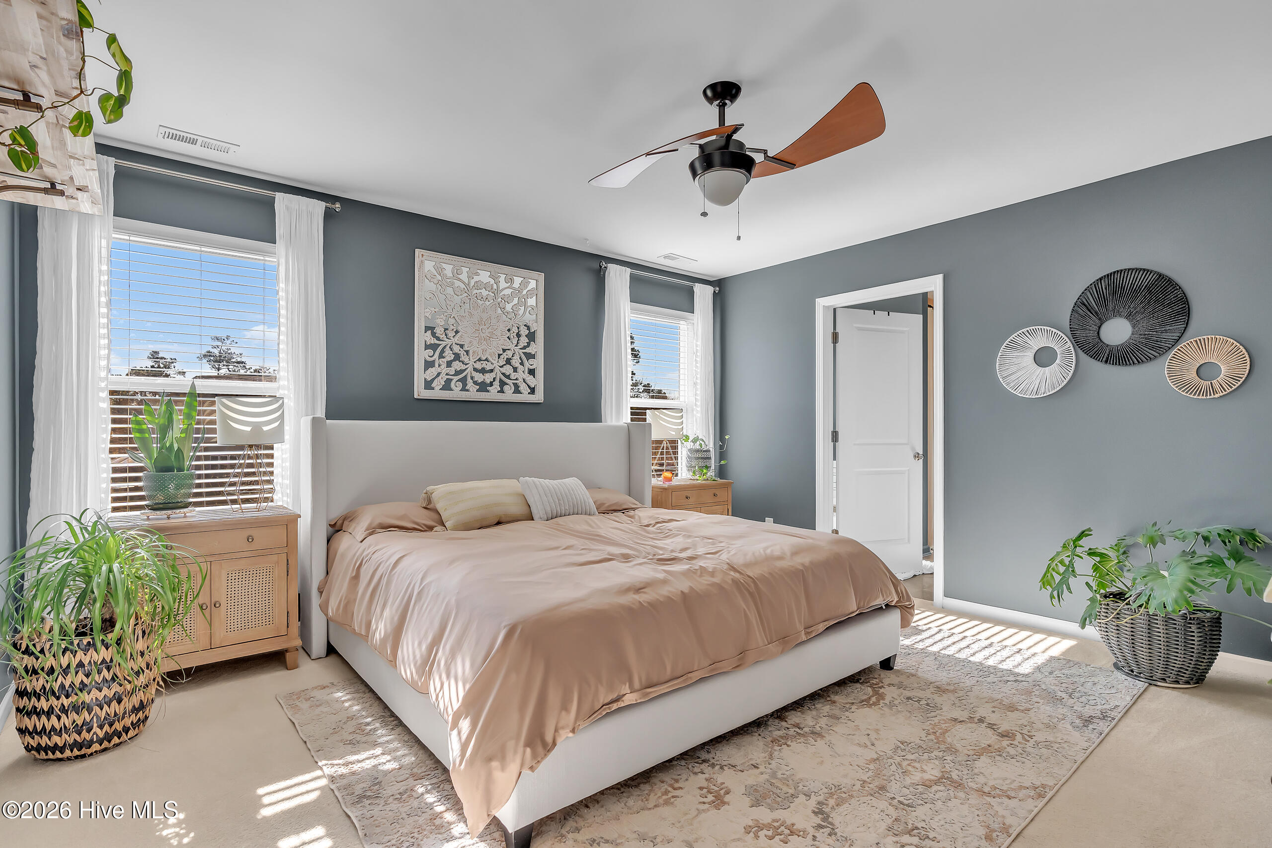 100566943 | Photo 26