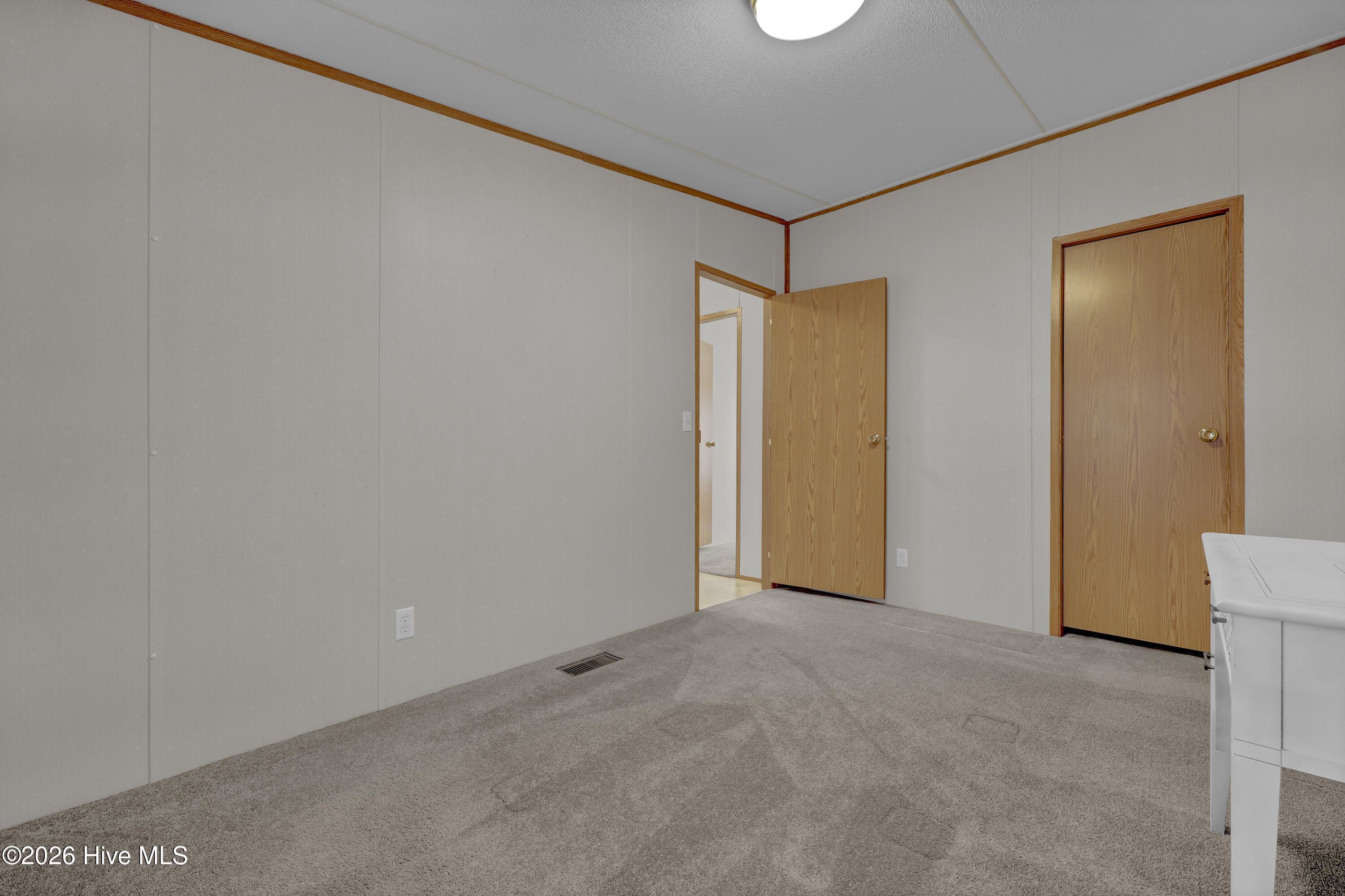 100564318 | Photo 22