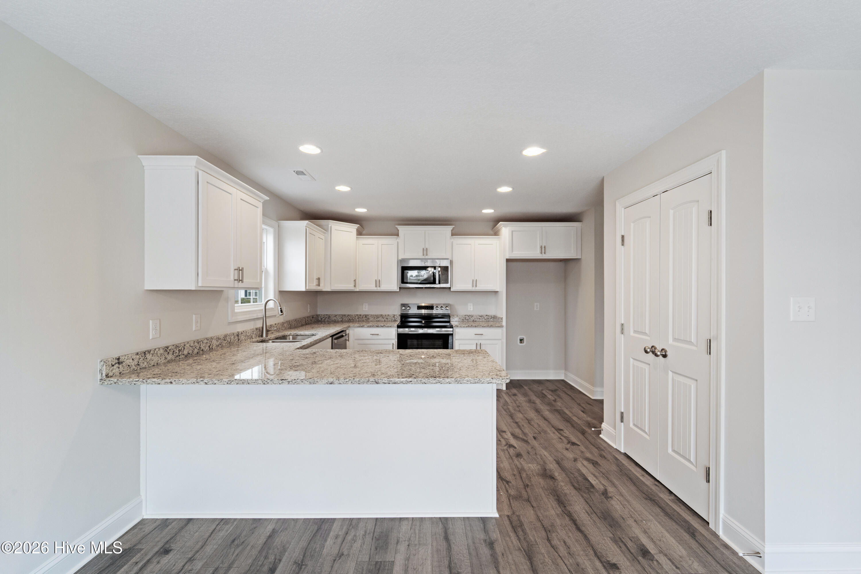 100523680 | Photo 11