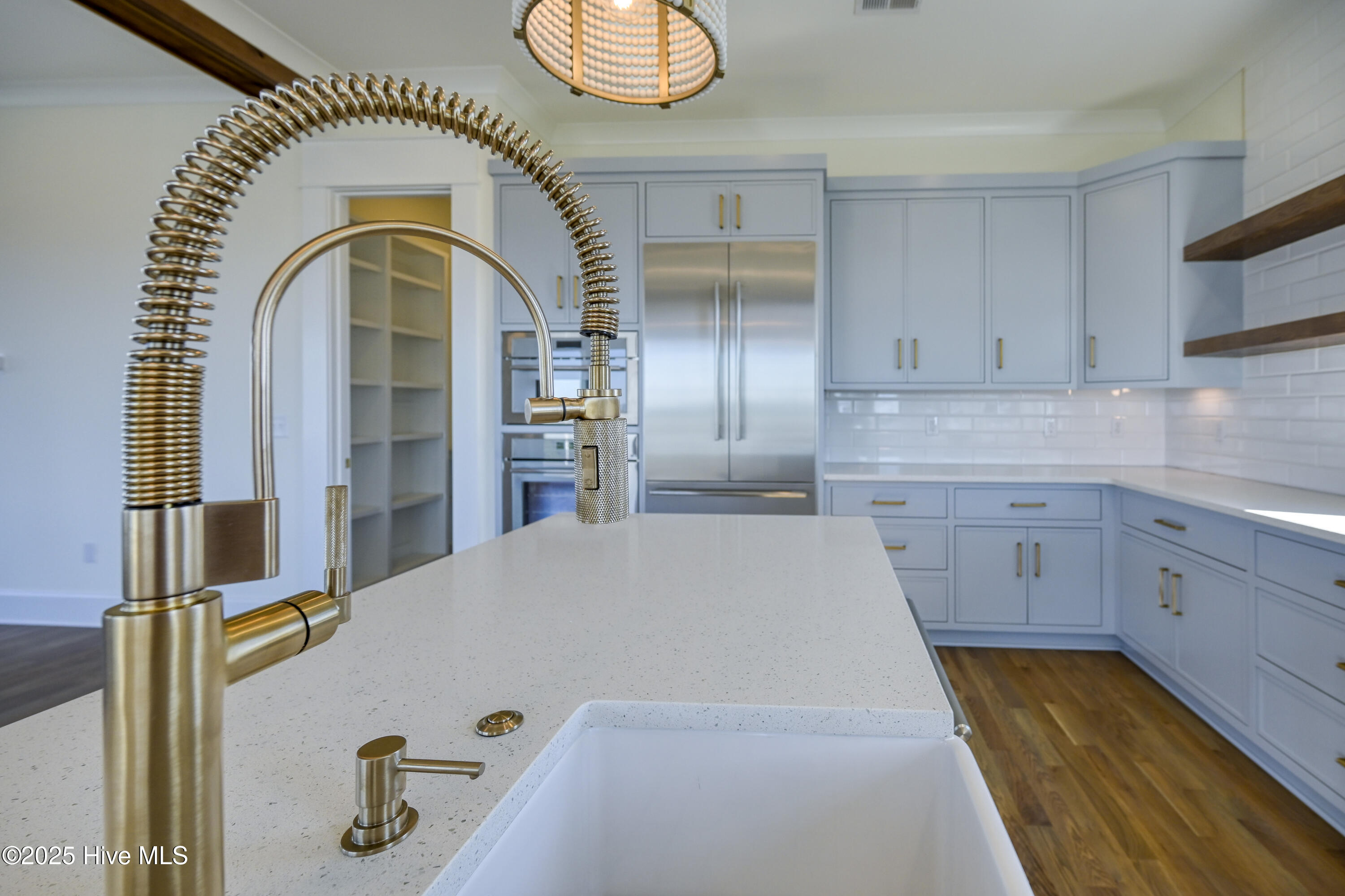 100516070 | Photo 27