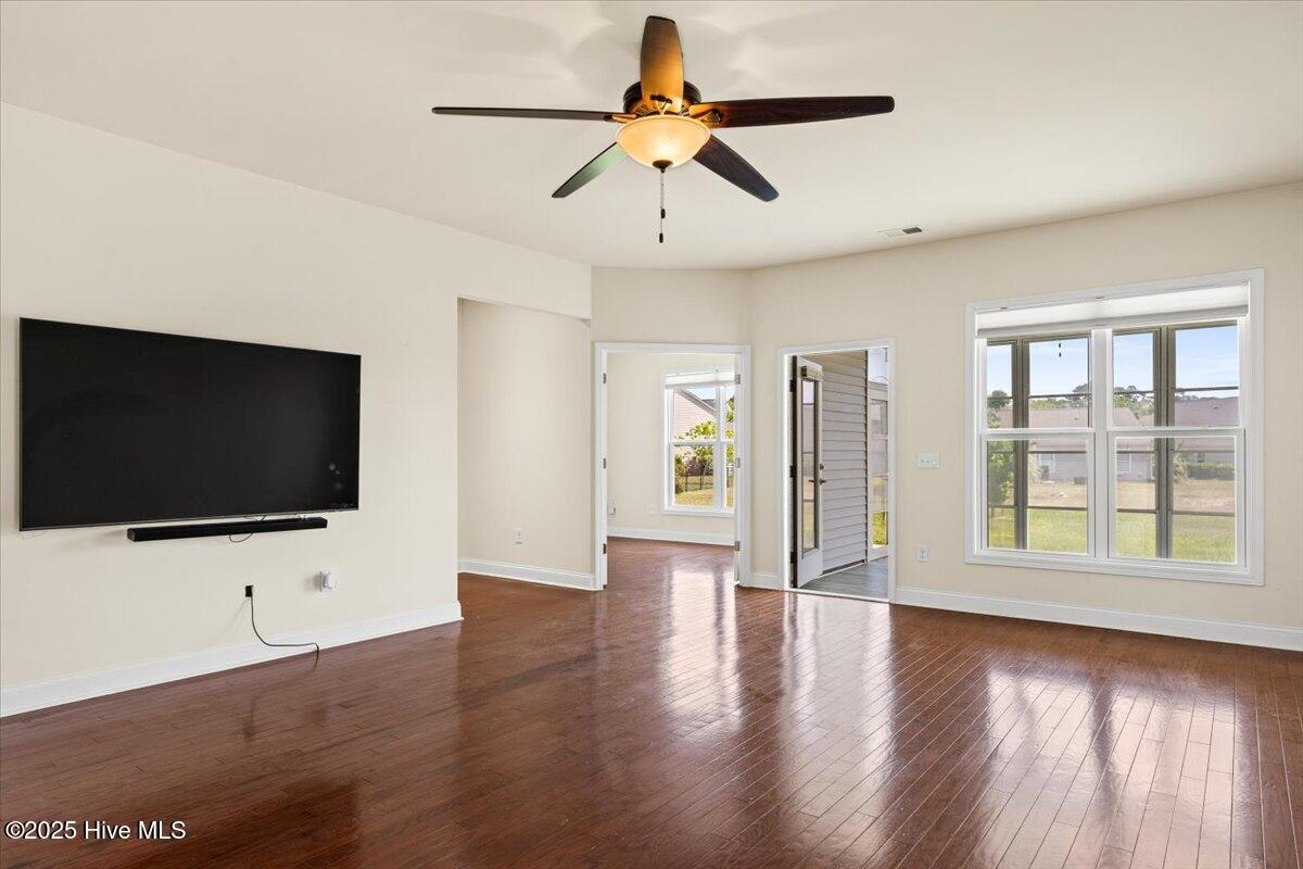 100505325 | Photo 10