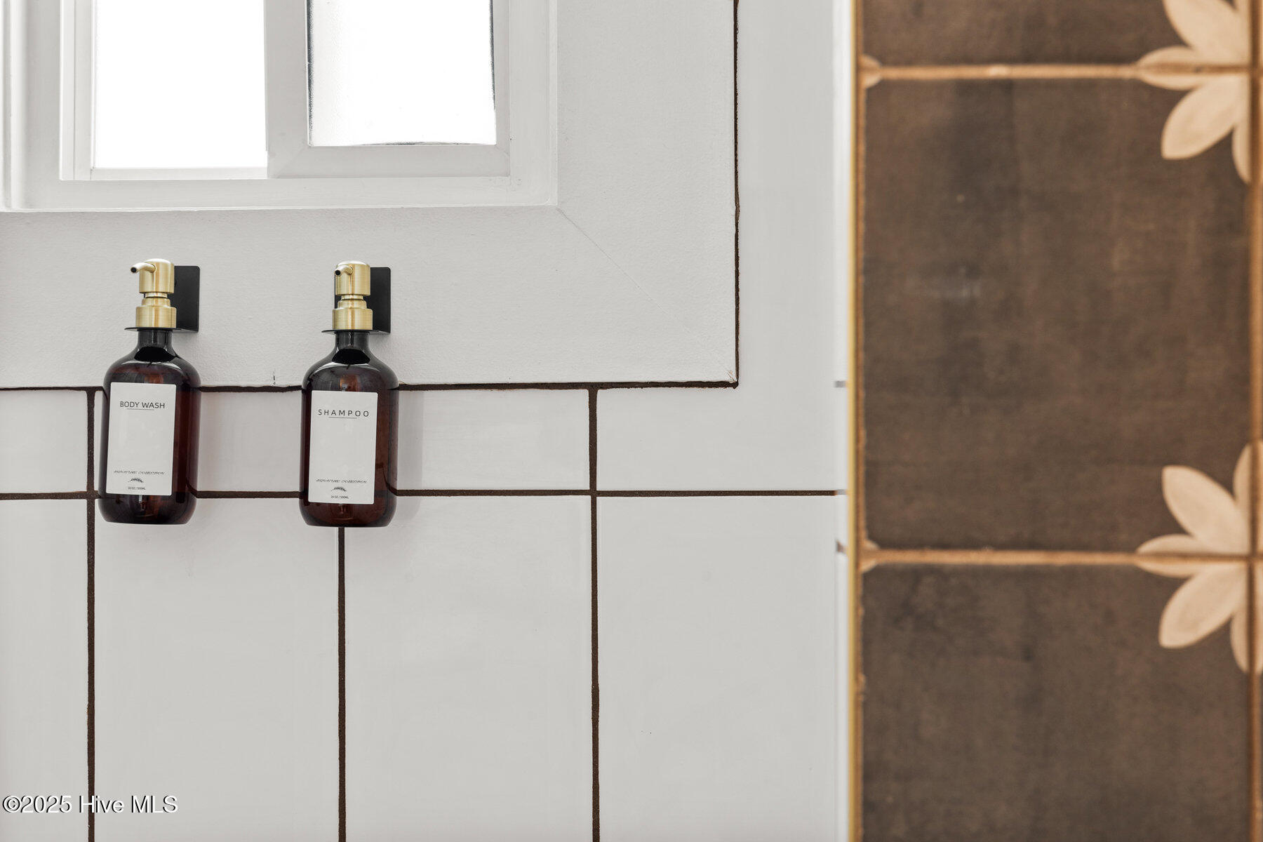 100540595 | Photo 75