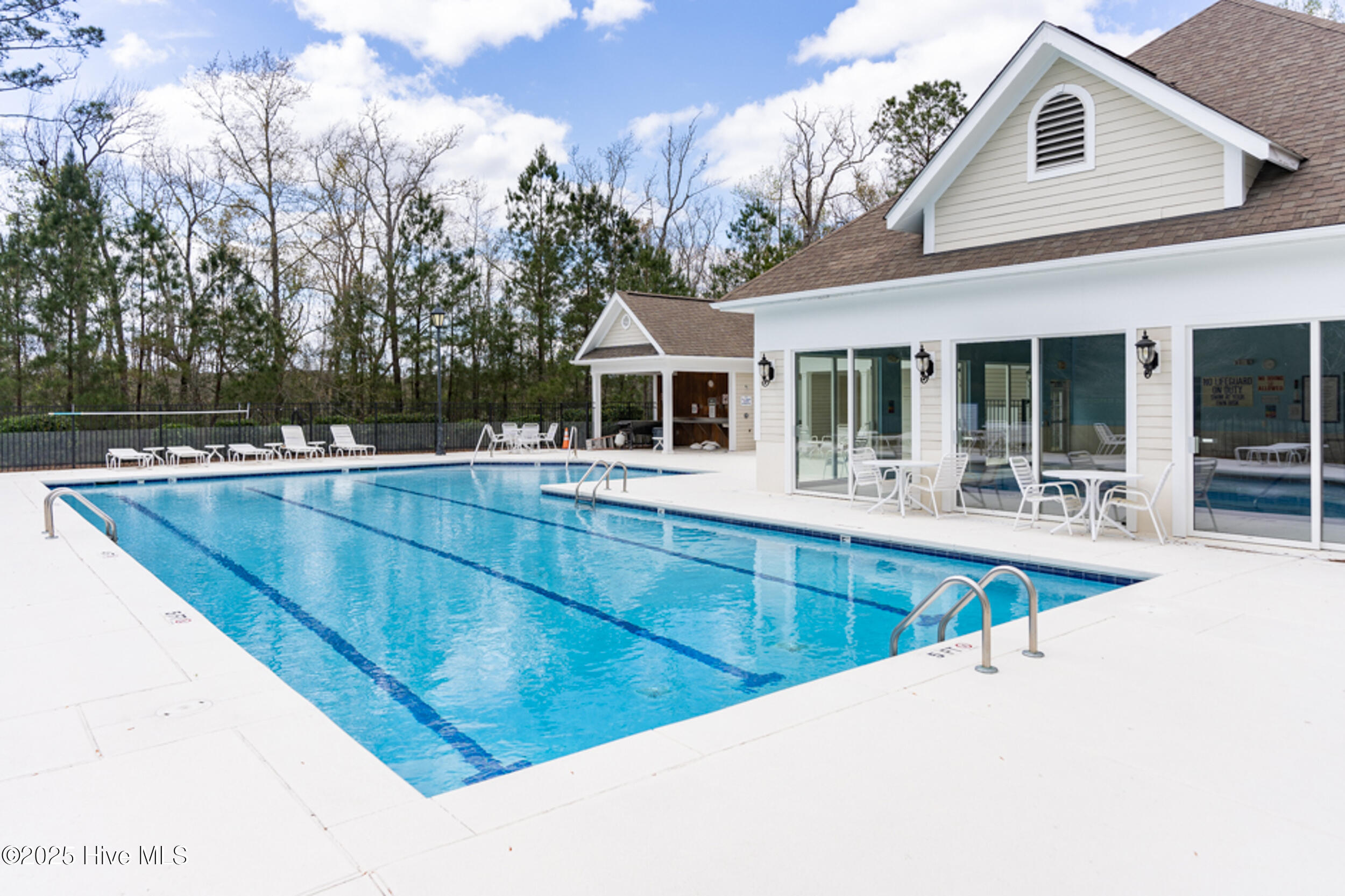 100527570 | Photo 36