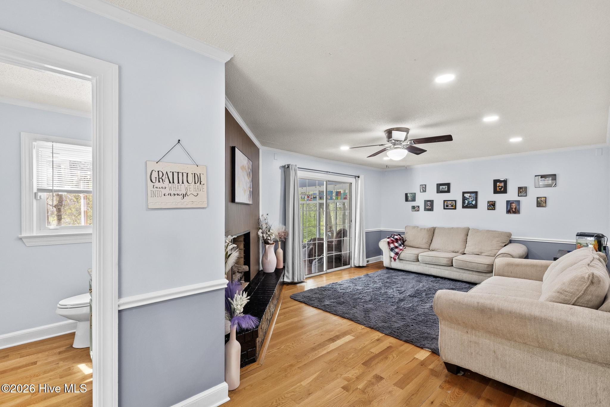 100563926 | Photo 21