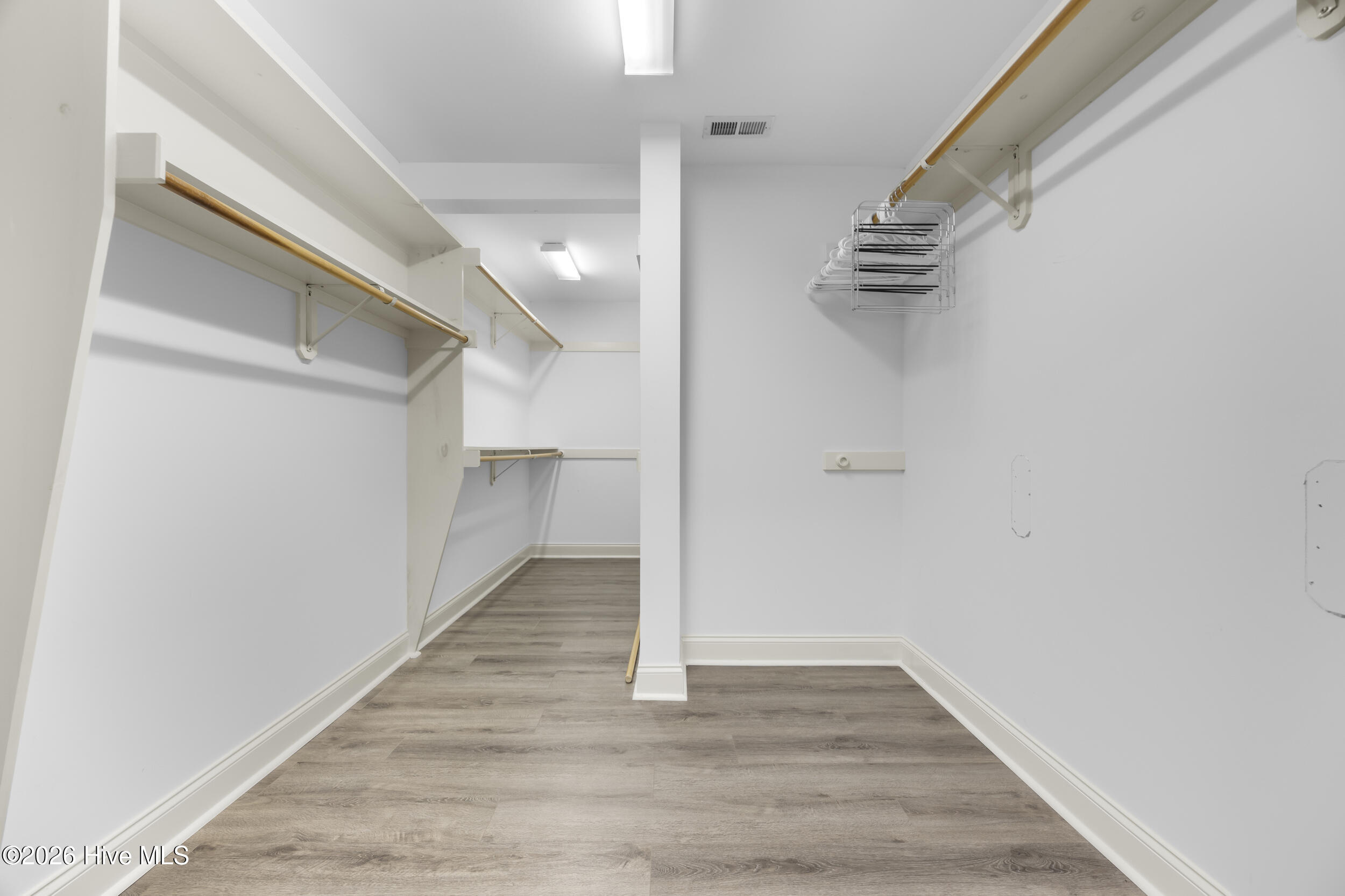 100569624 | Photo 22