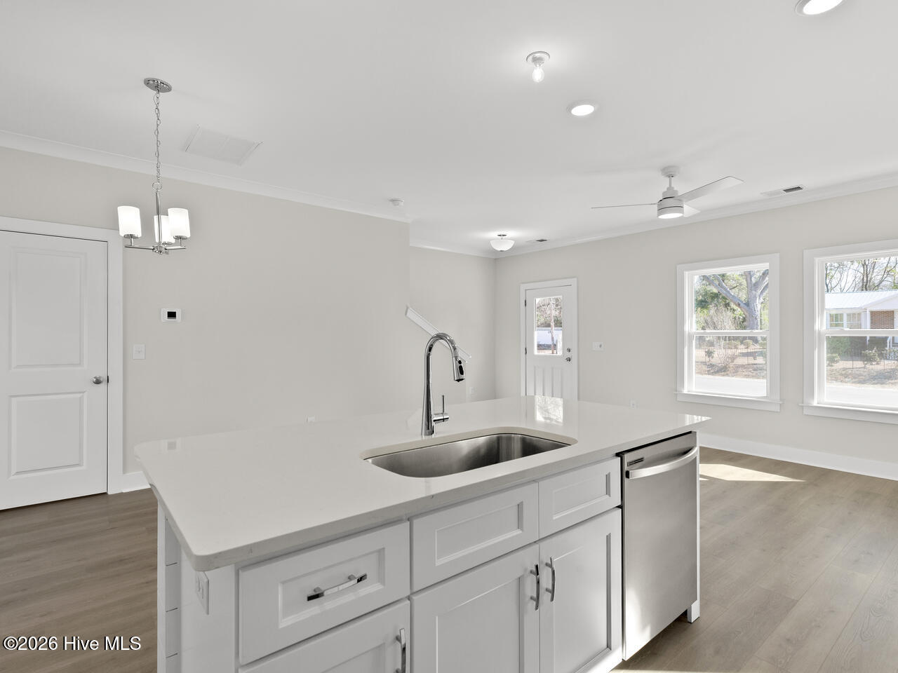 100532361 | Photo 16