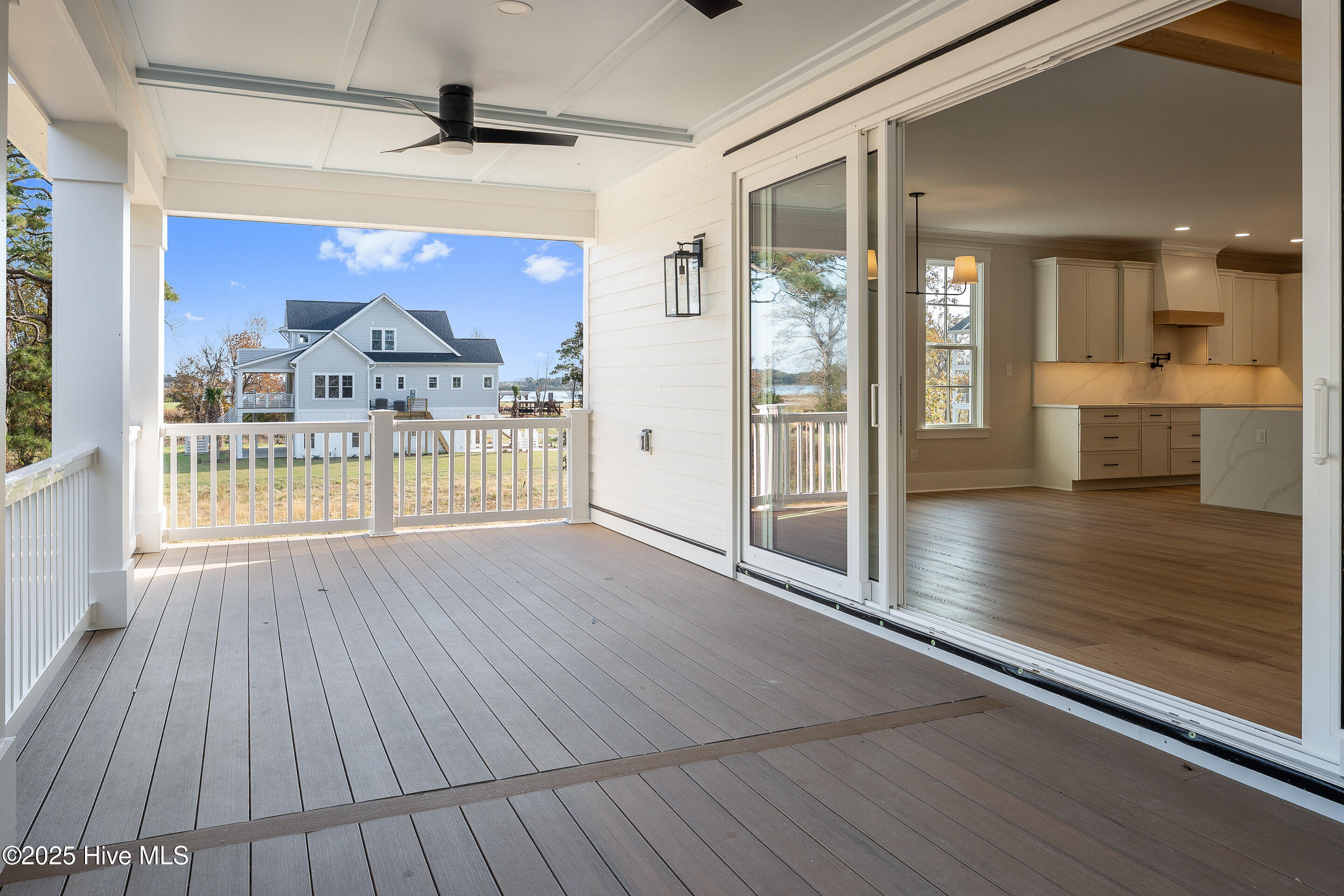 100525288 | Photo 32