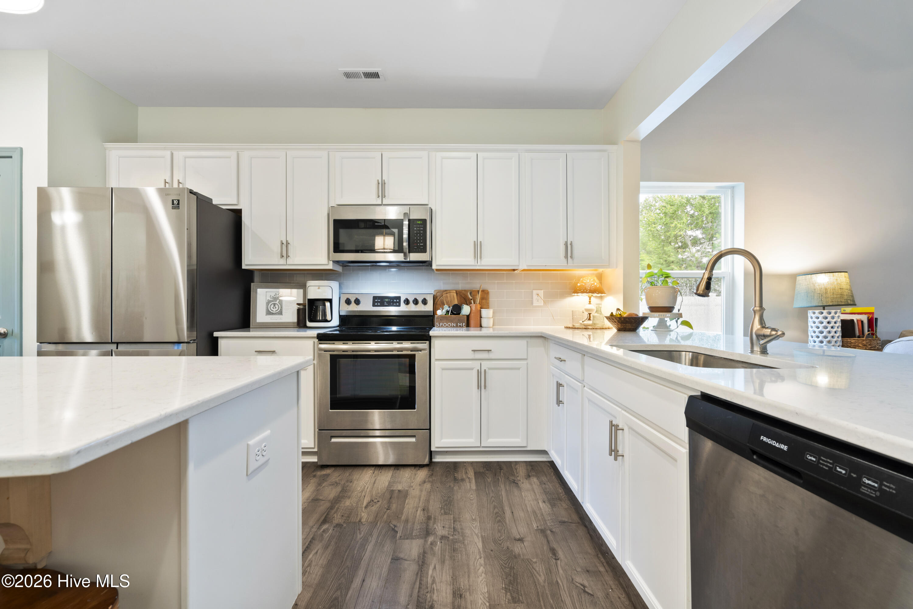 100564295 | Photo 15