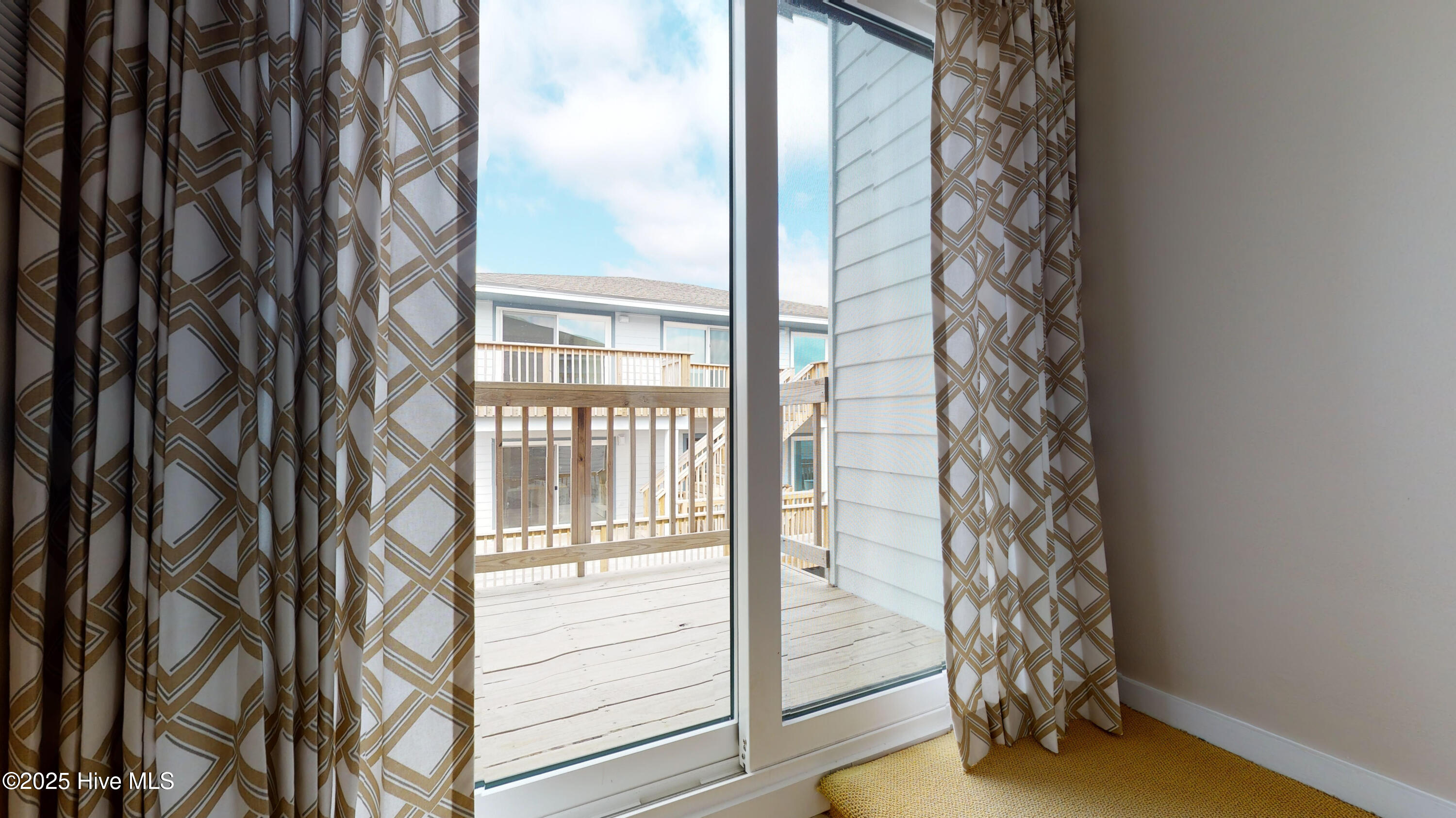 100553724 | Photo 35