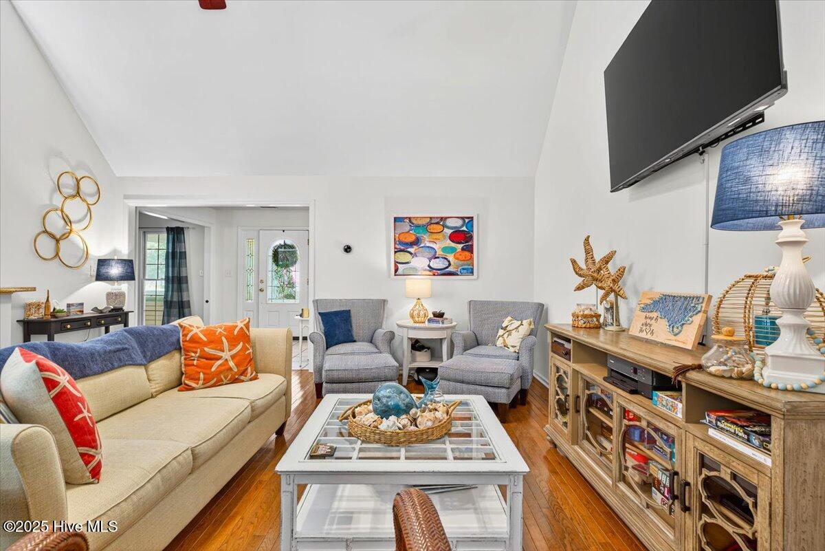 100518742 | Photo 13