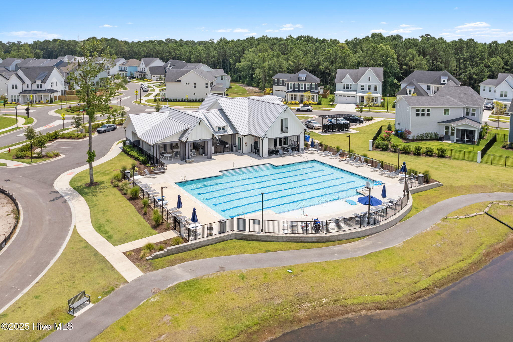 100485304 | Photo 47