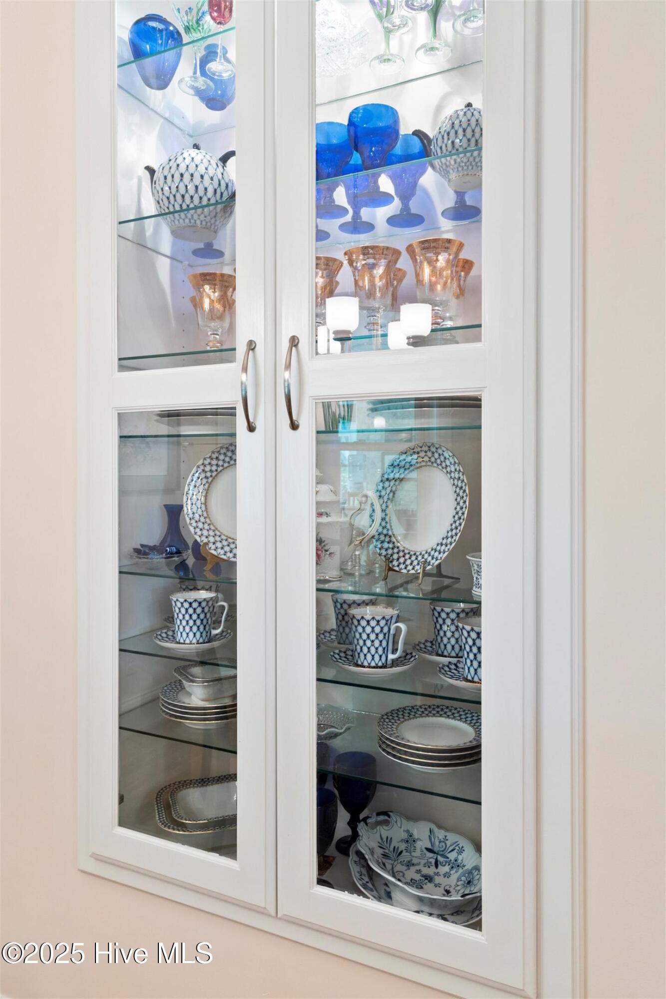 100518615 | Photo 30