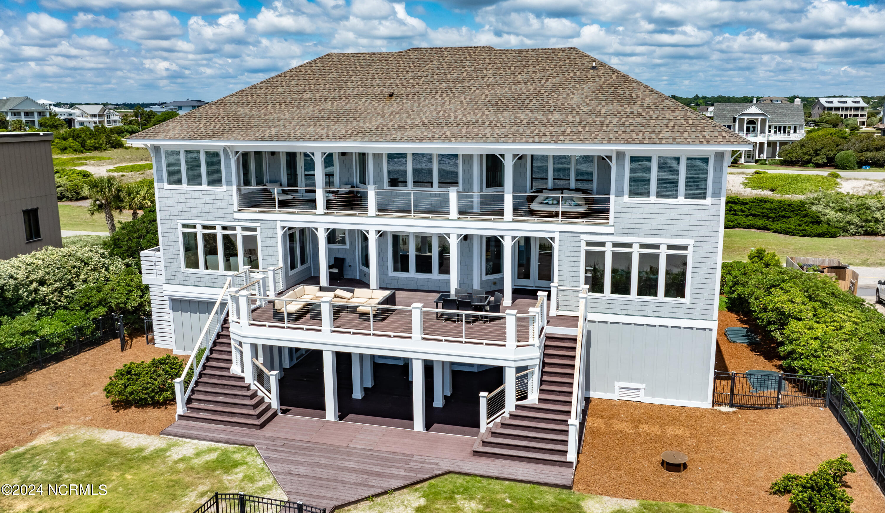 100498351 | Photo 63