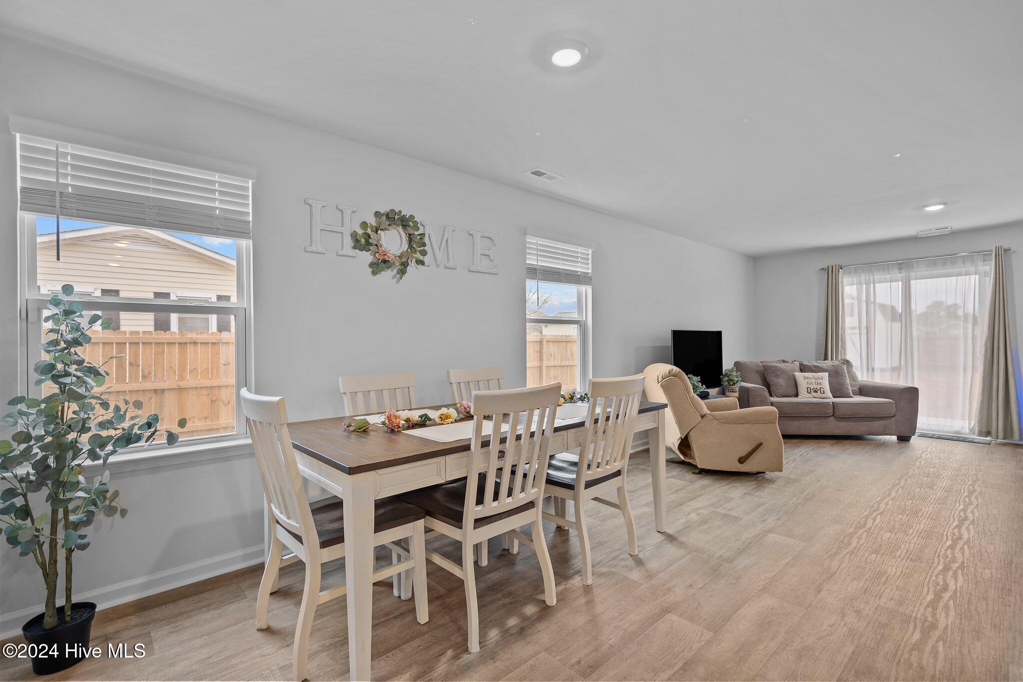 100557266 | Photo 11