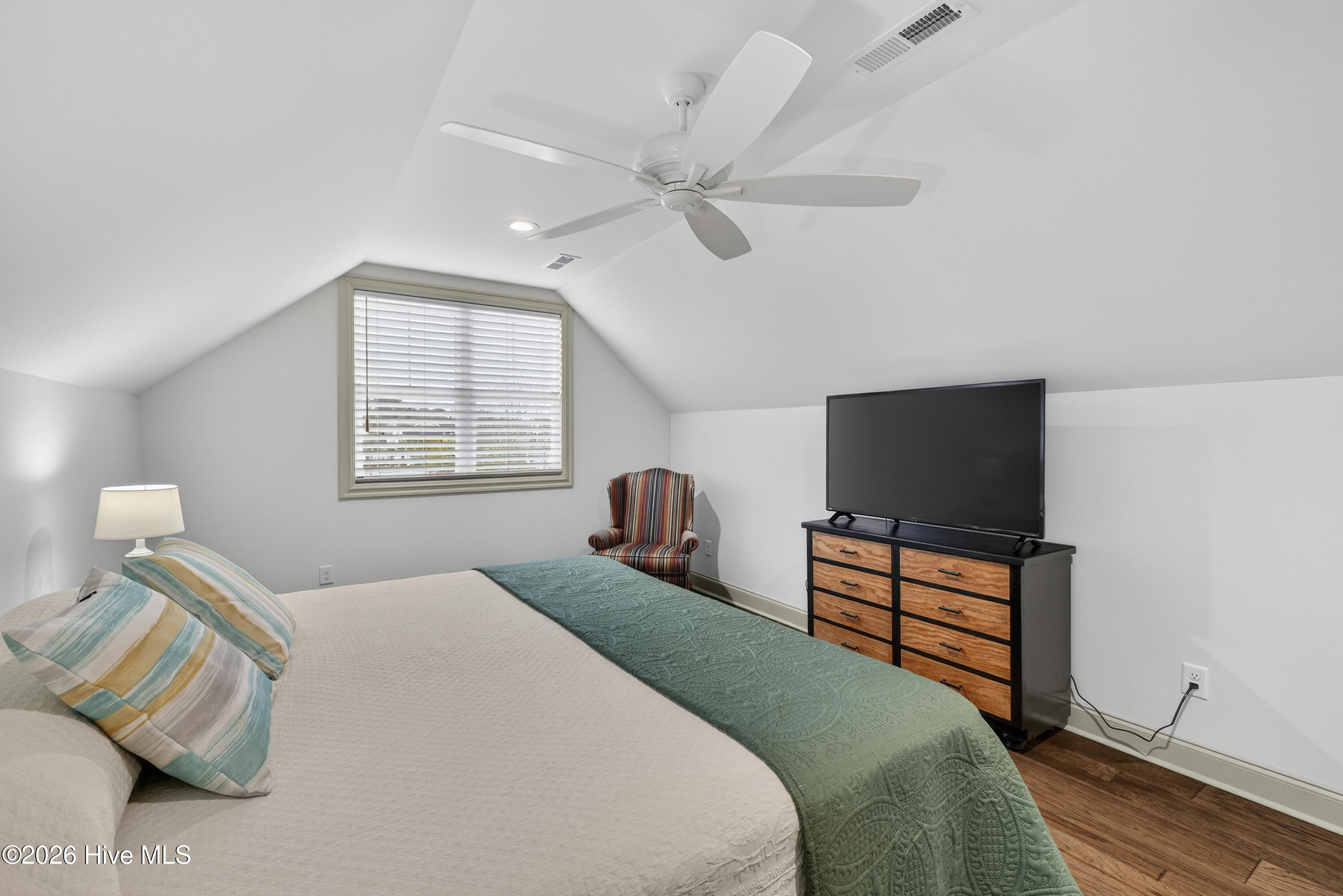 100551916 | Photo 36