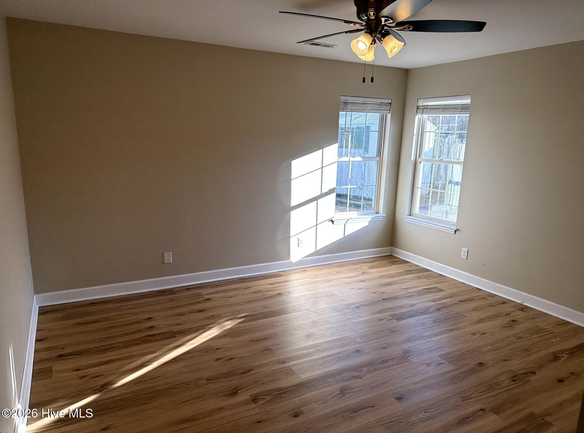 100556297 | Photo 13