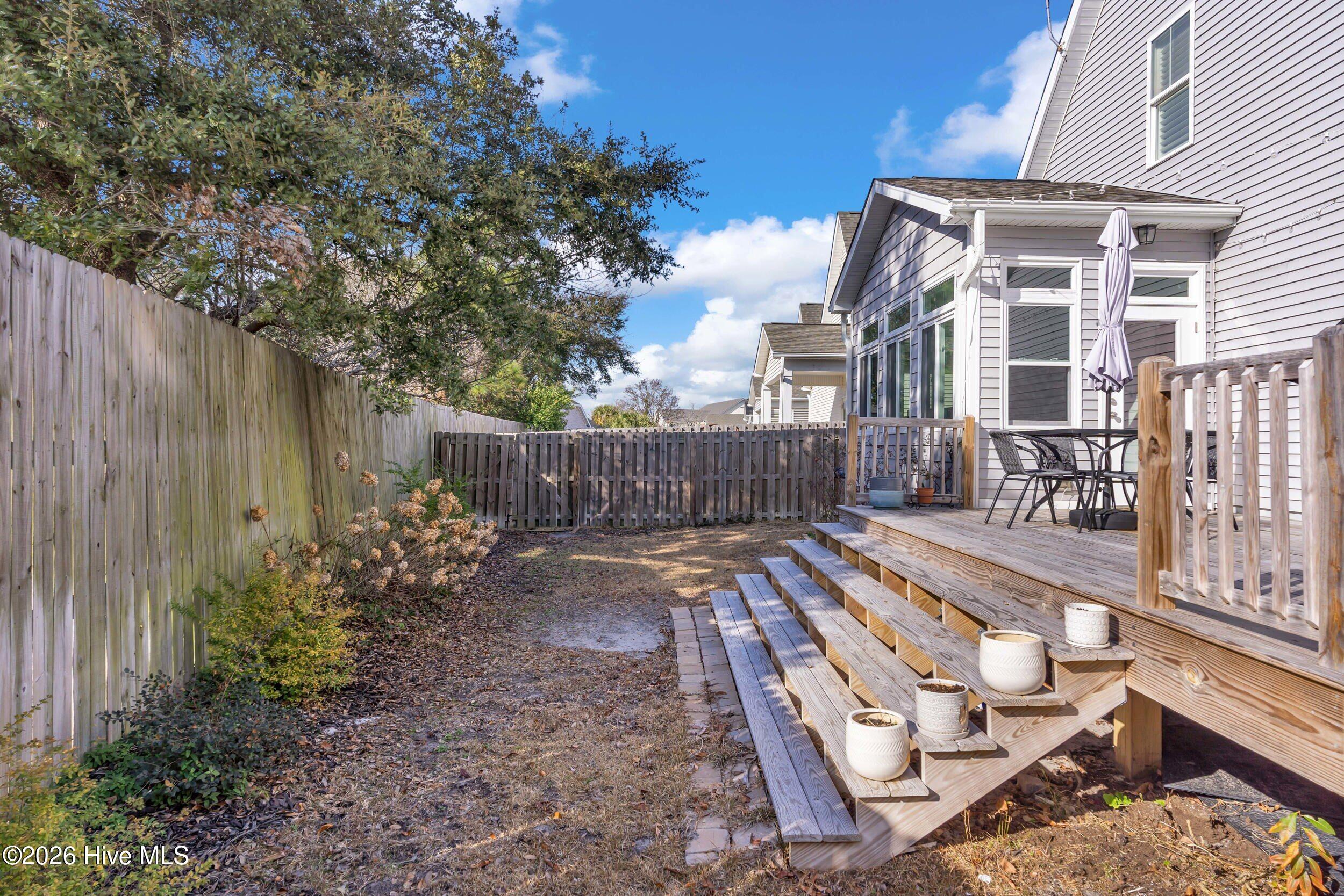 100548282 | Photo 27