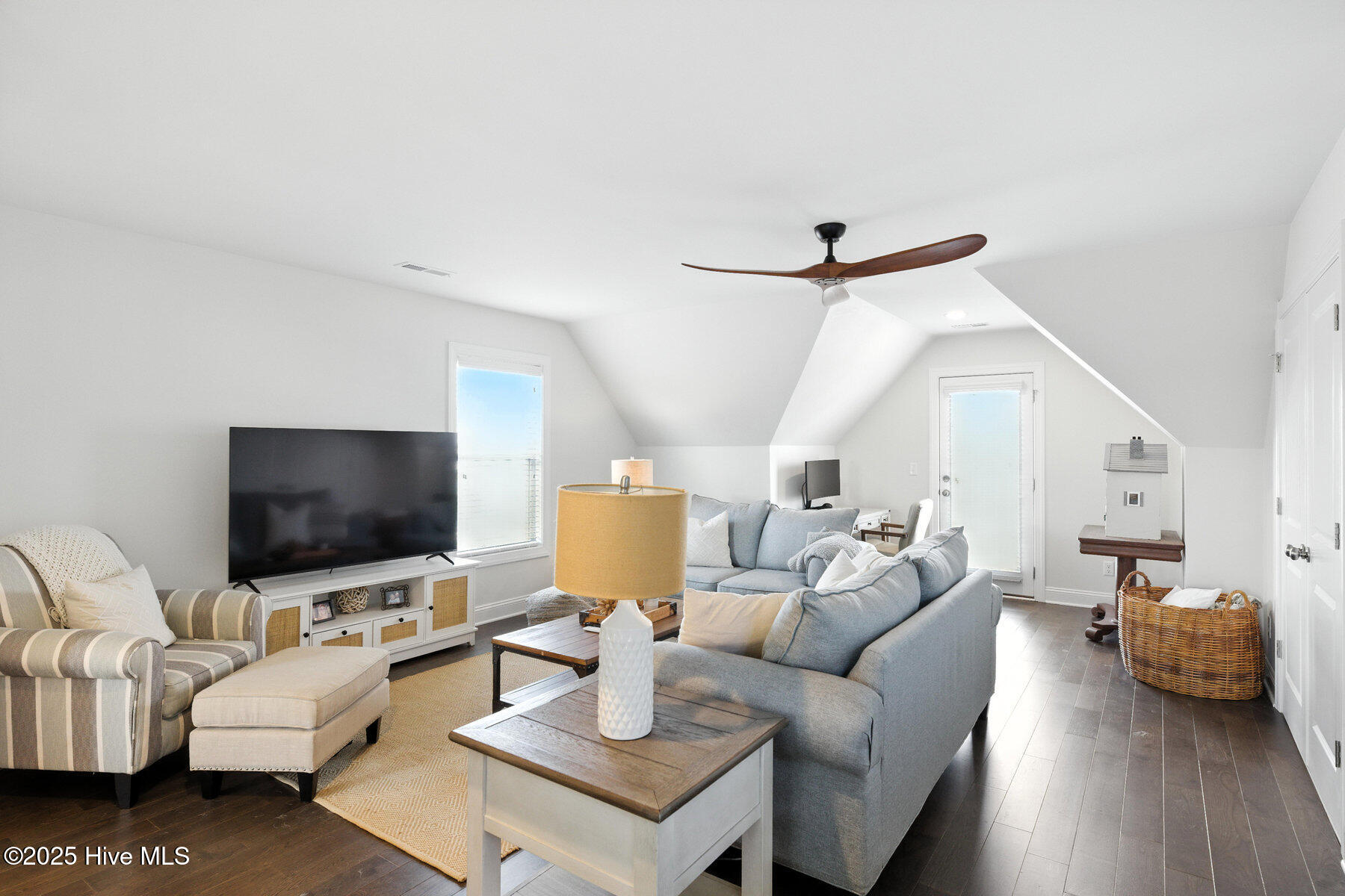 100547438 | Photo 22