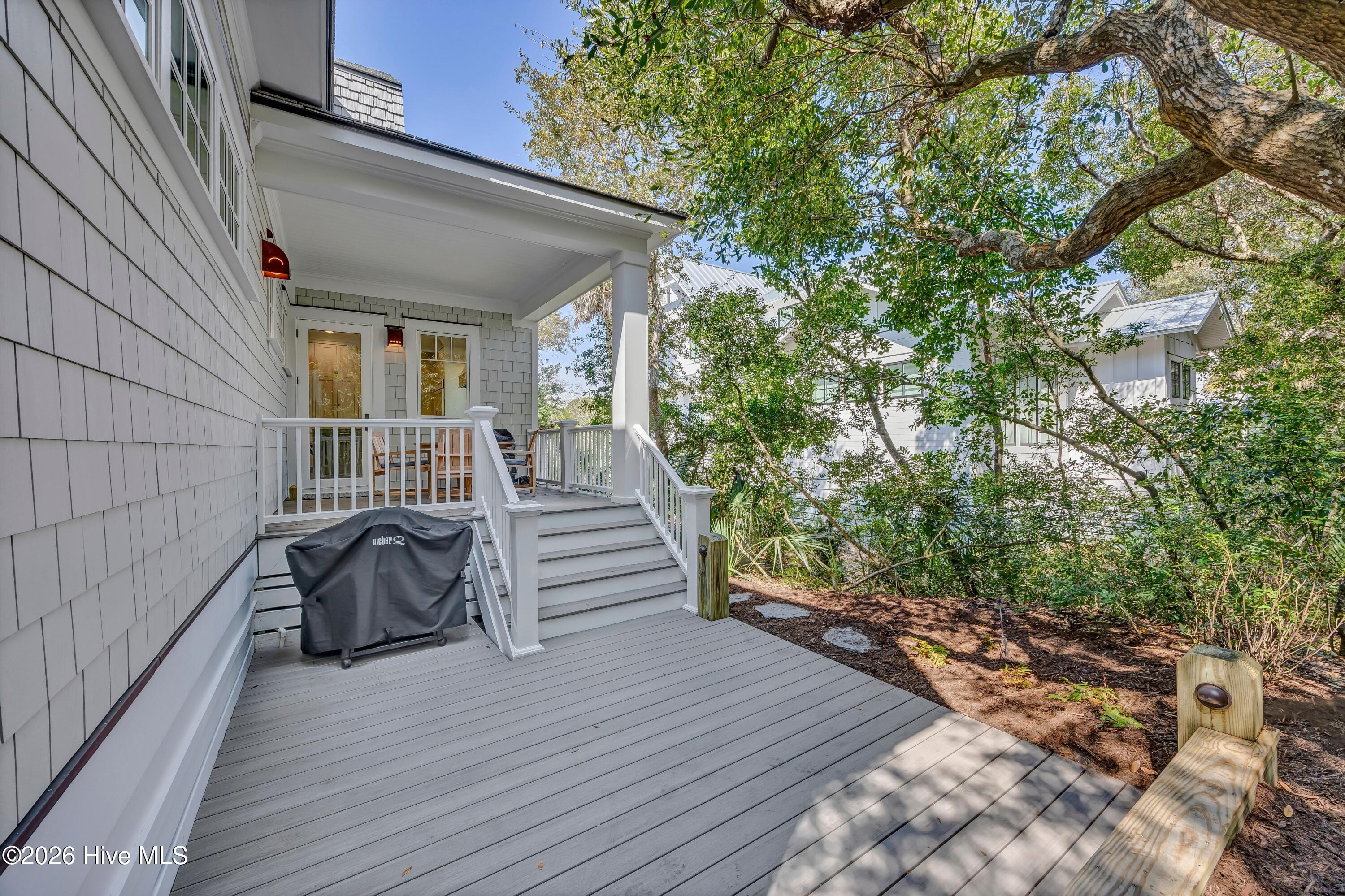 100567930 | Photo 48