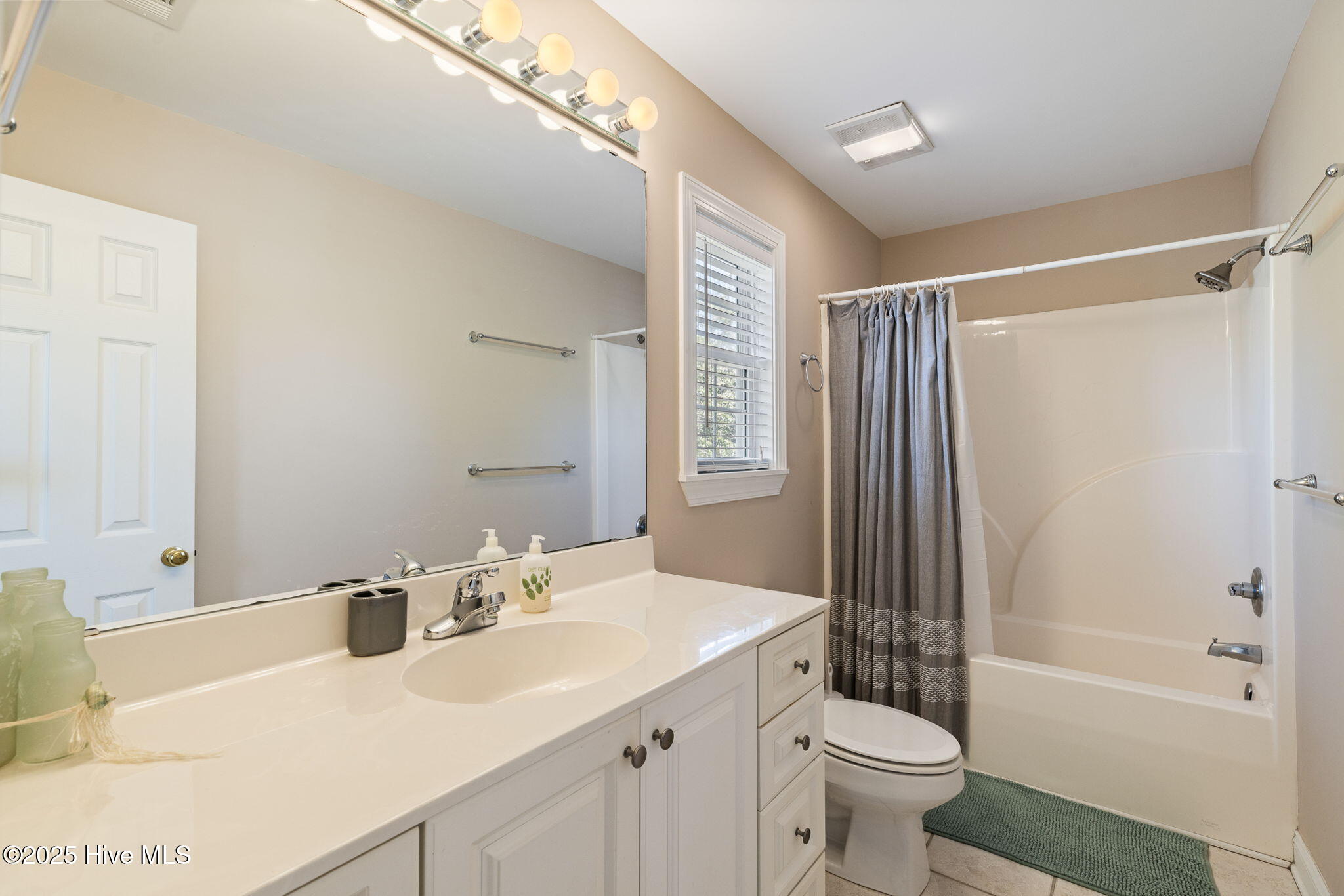 106 SE 44th Street, Oak Island, NC, 28465