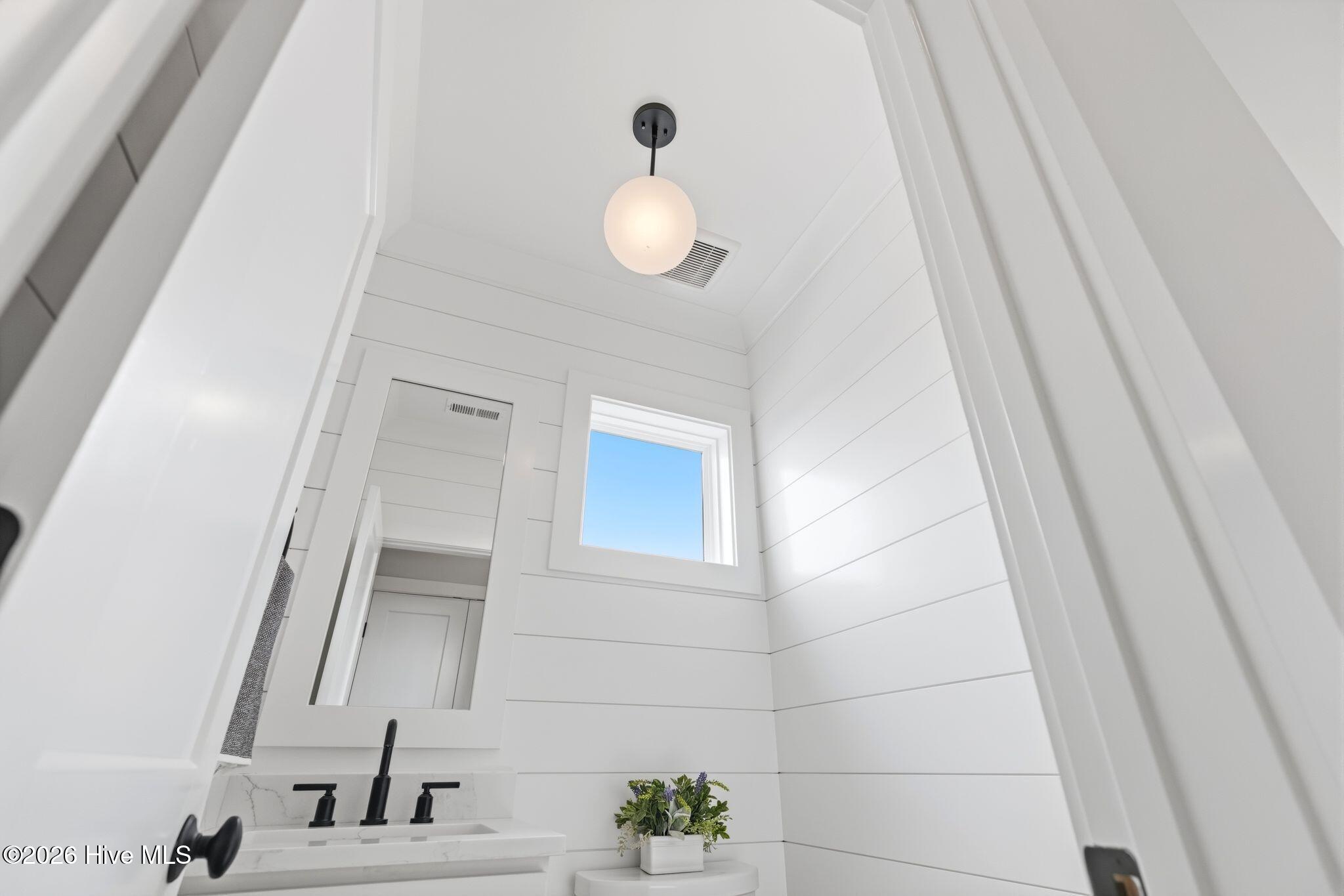 100544880 | Photo 15