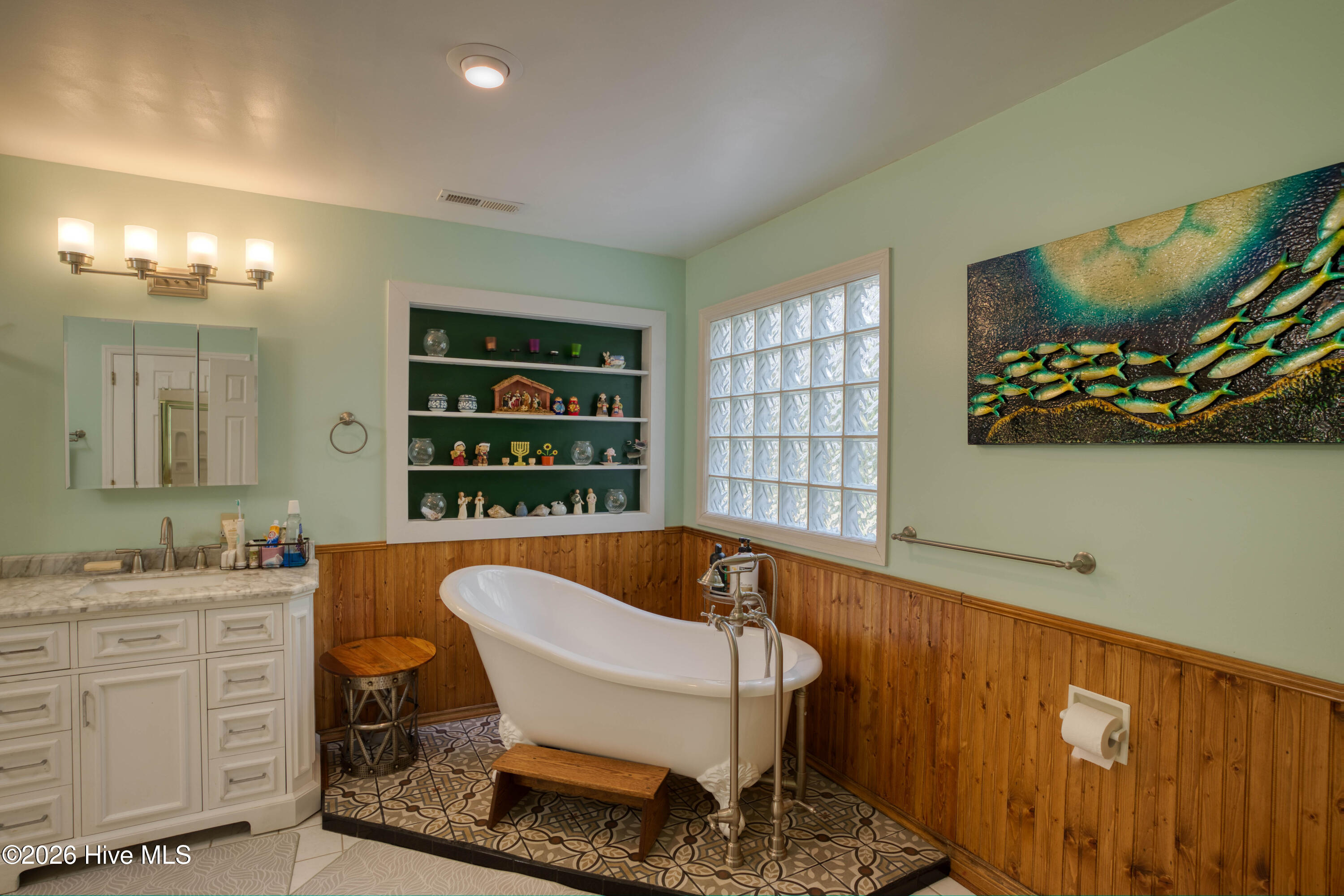 100562340 | Photo 14