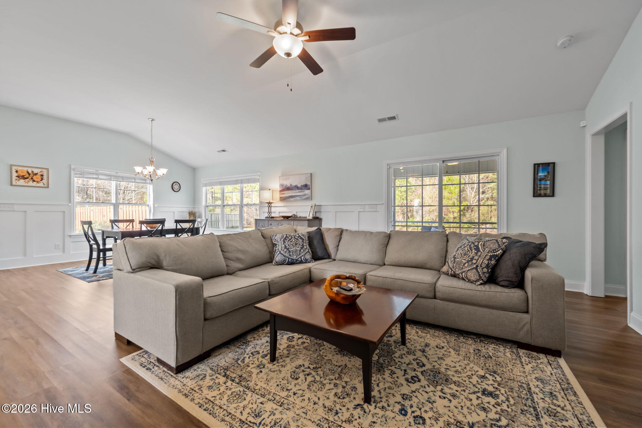 100564027 | Photo 17