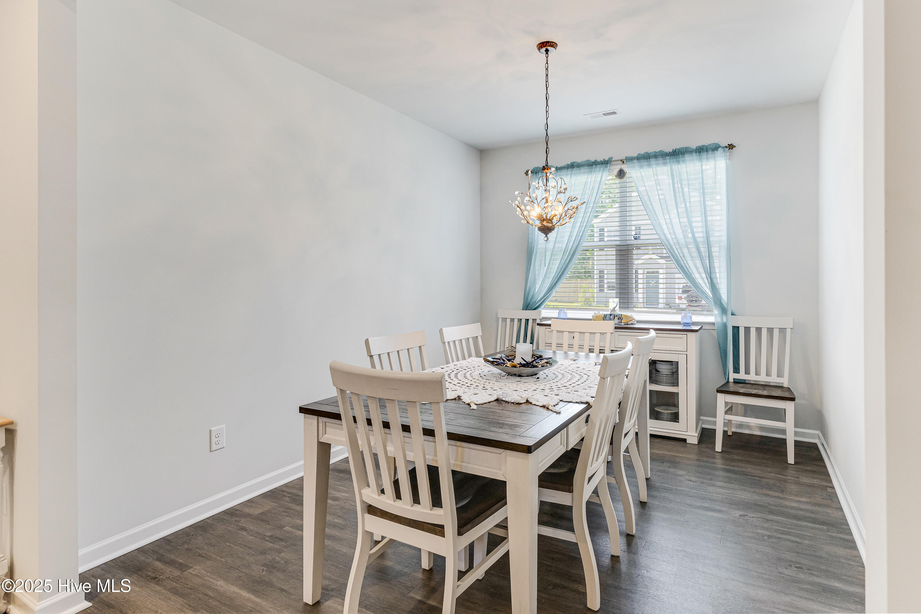 100521011 | Photo 14