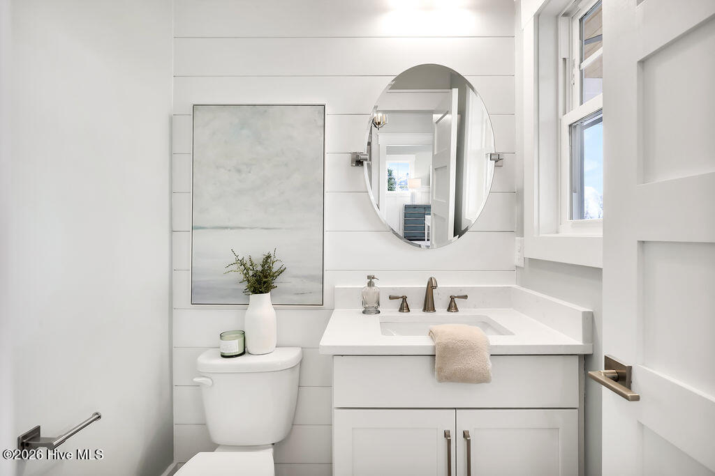 100557096 | Photo 48