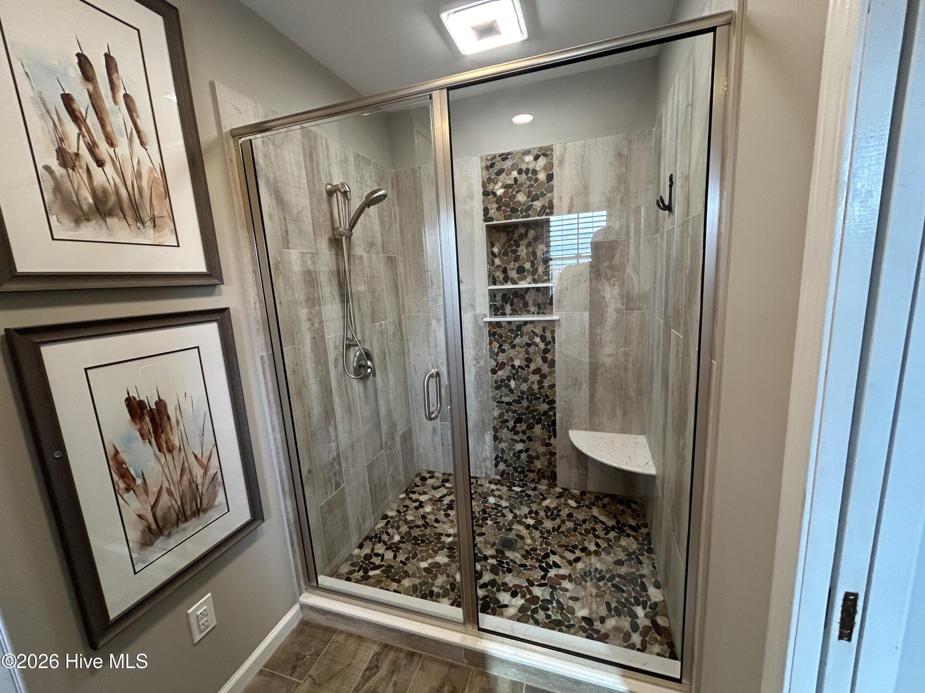 100553308 | Photo 16