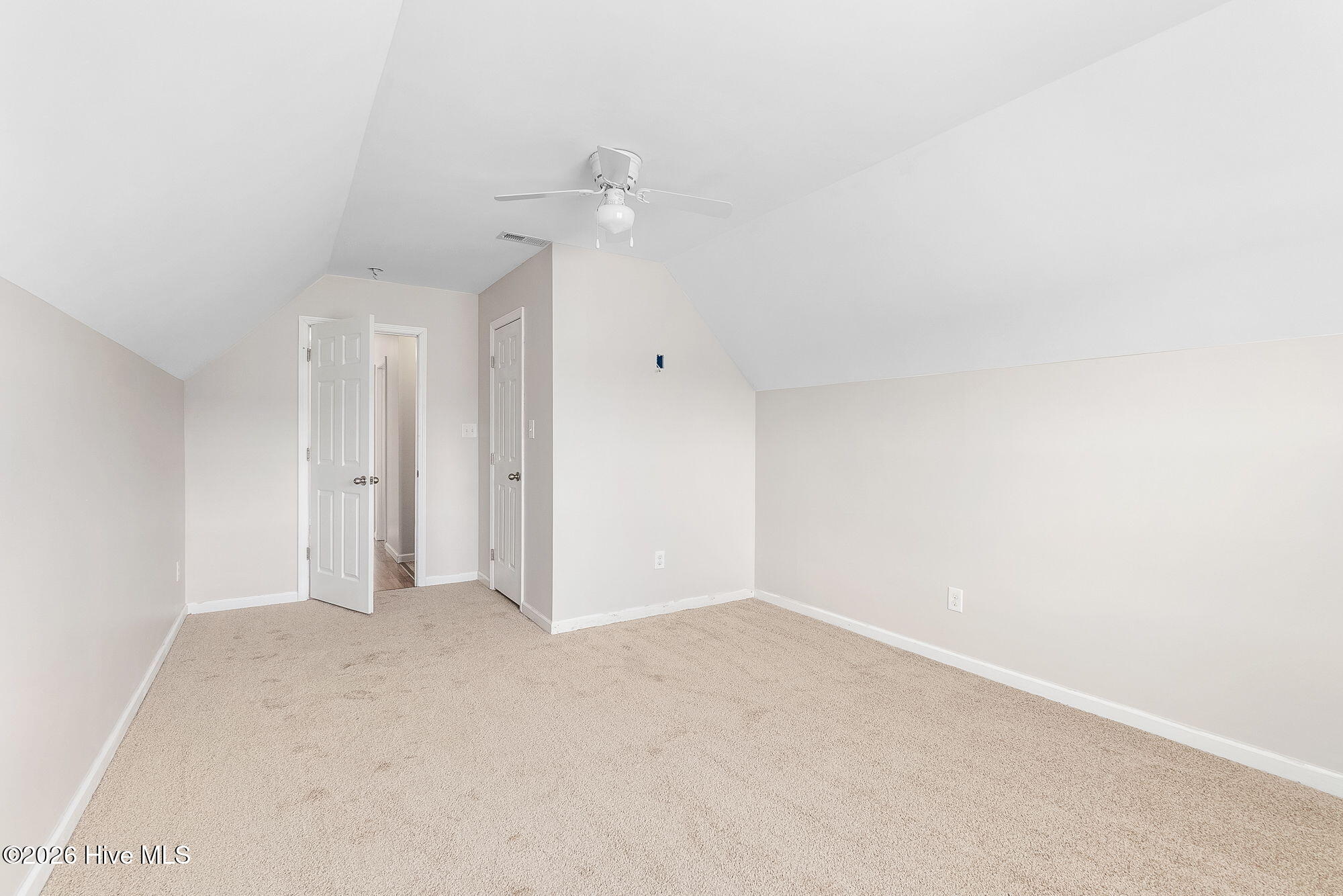 100569536 | Photo 25