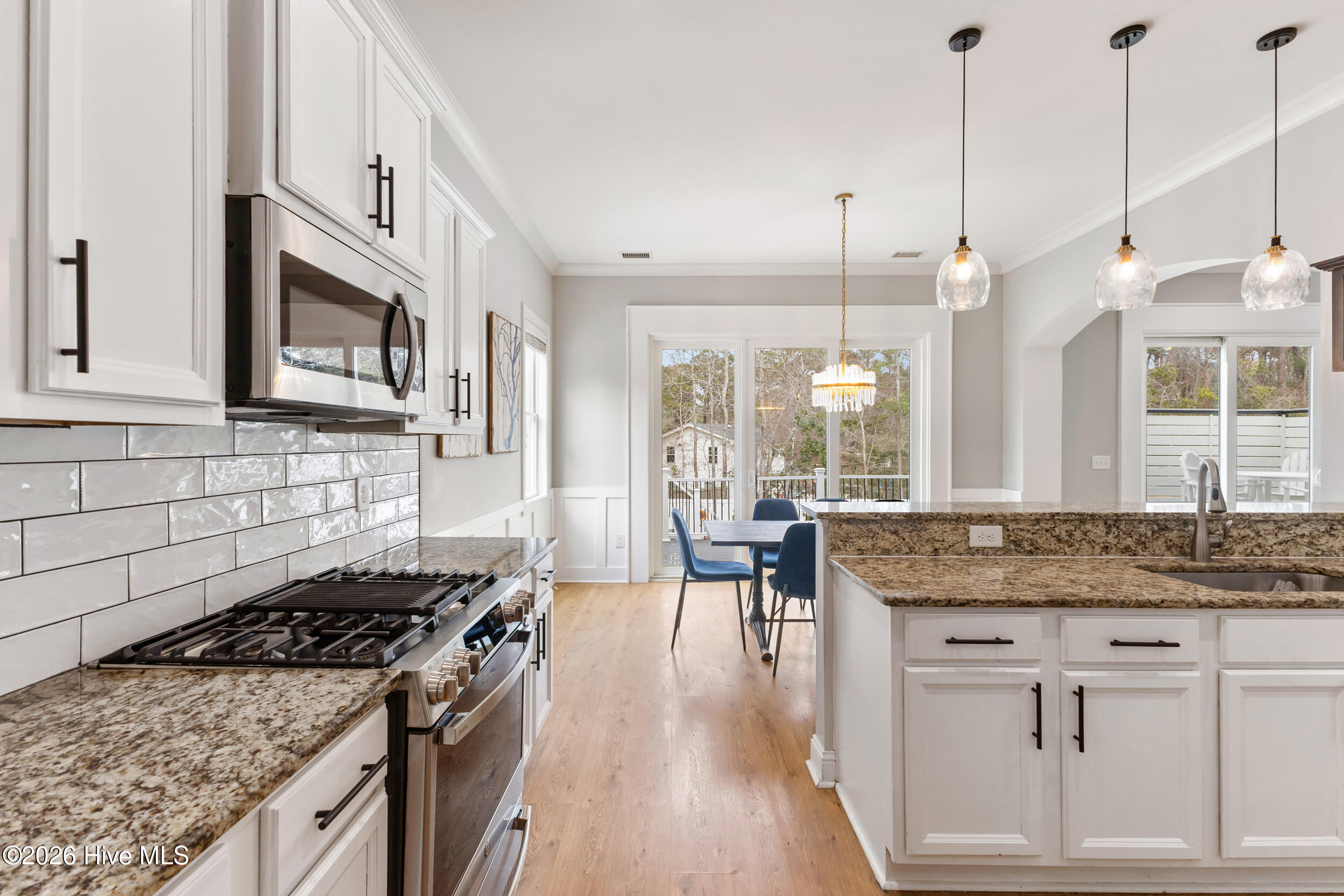 100557011 | Photo 19