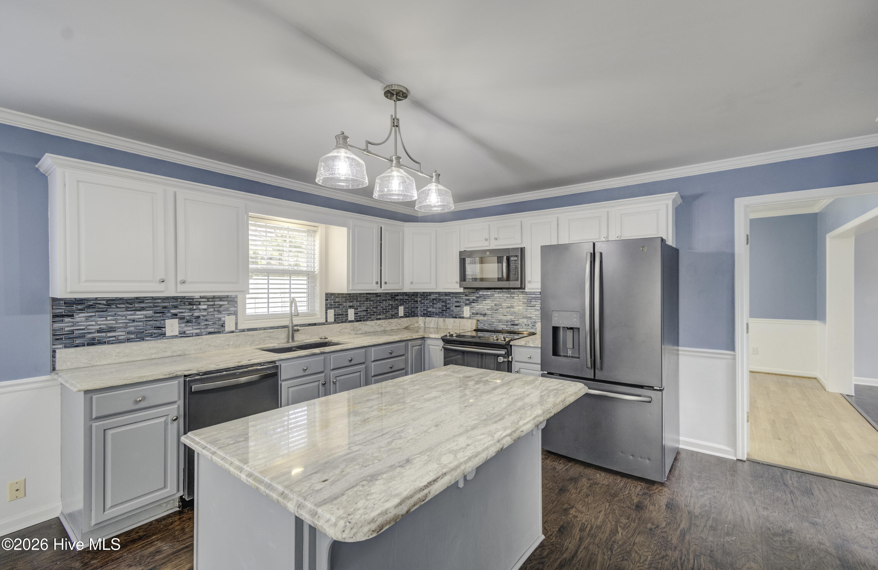 100549263 | Photo 23