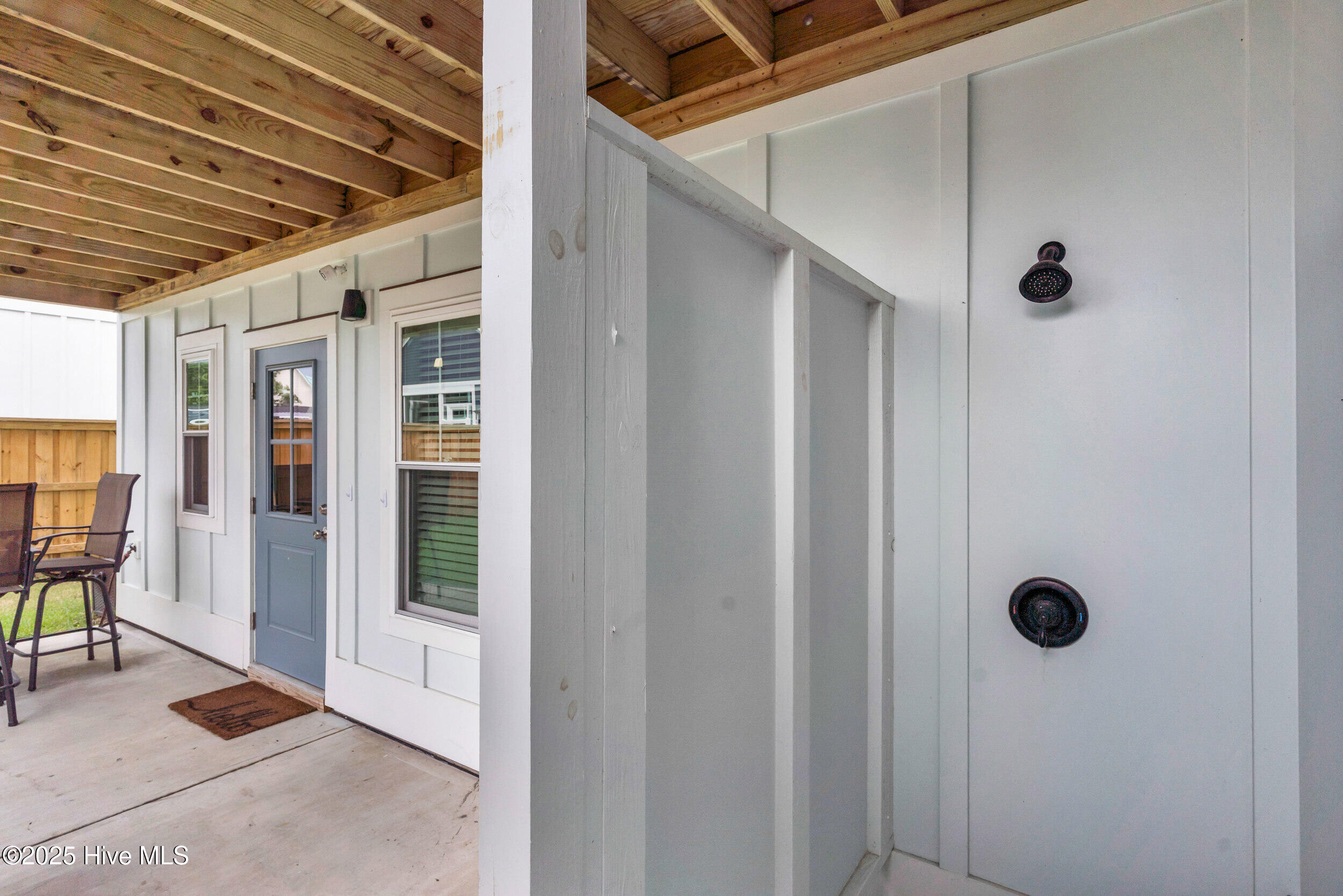 100565755 | Photo 45