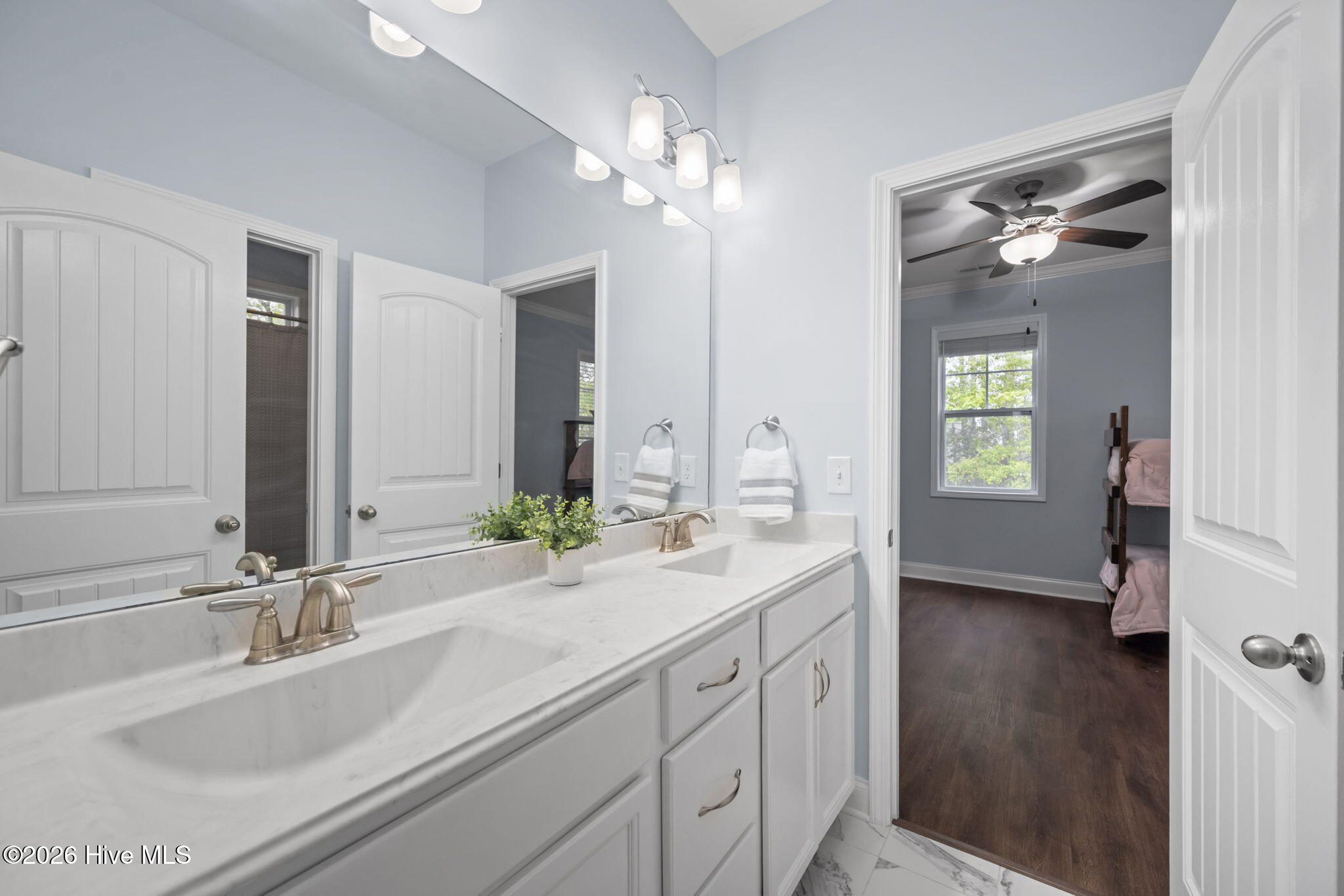 100565759 | Photo 30