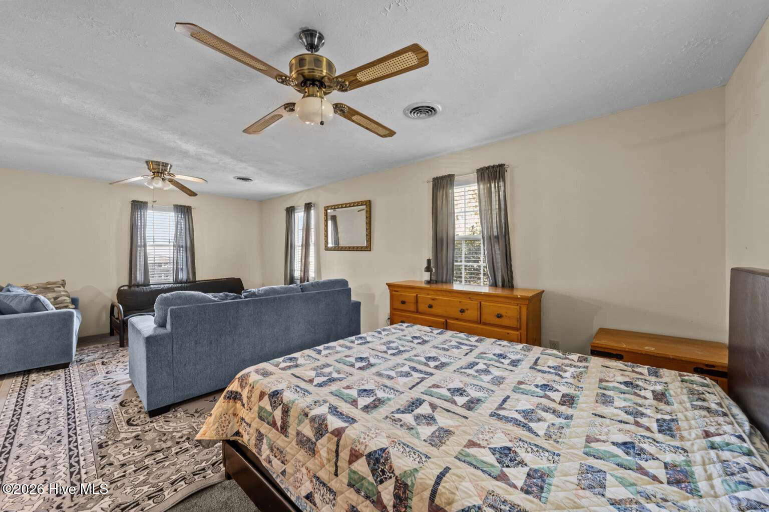 100552349 | Photo 12