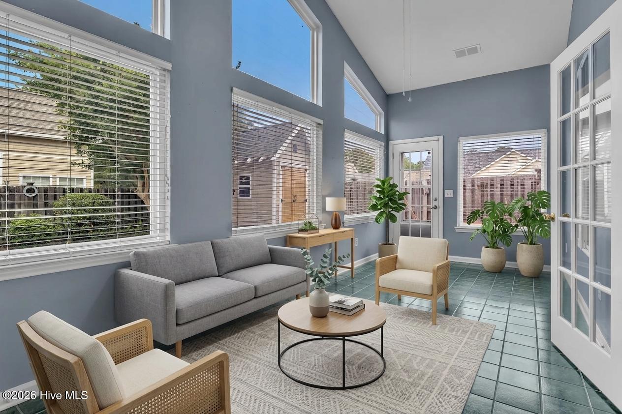 100560677 | Photo 32