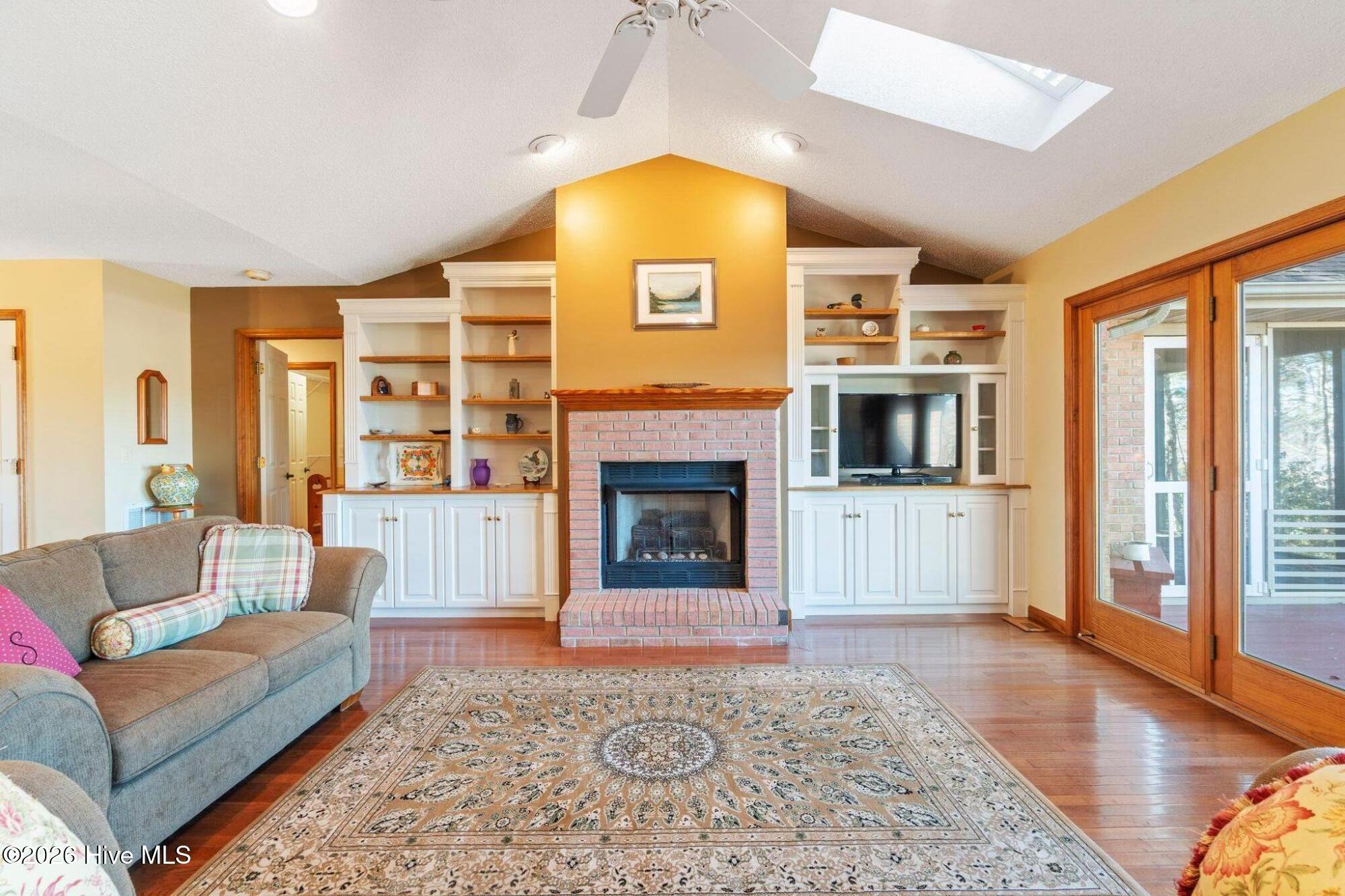 100552539 | Photo 11