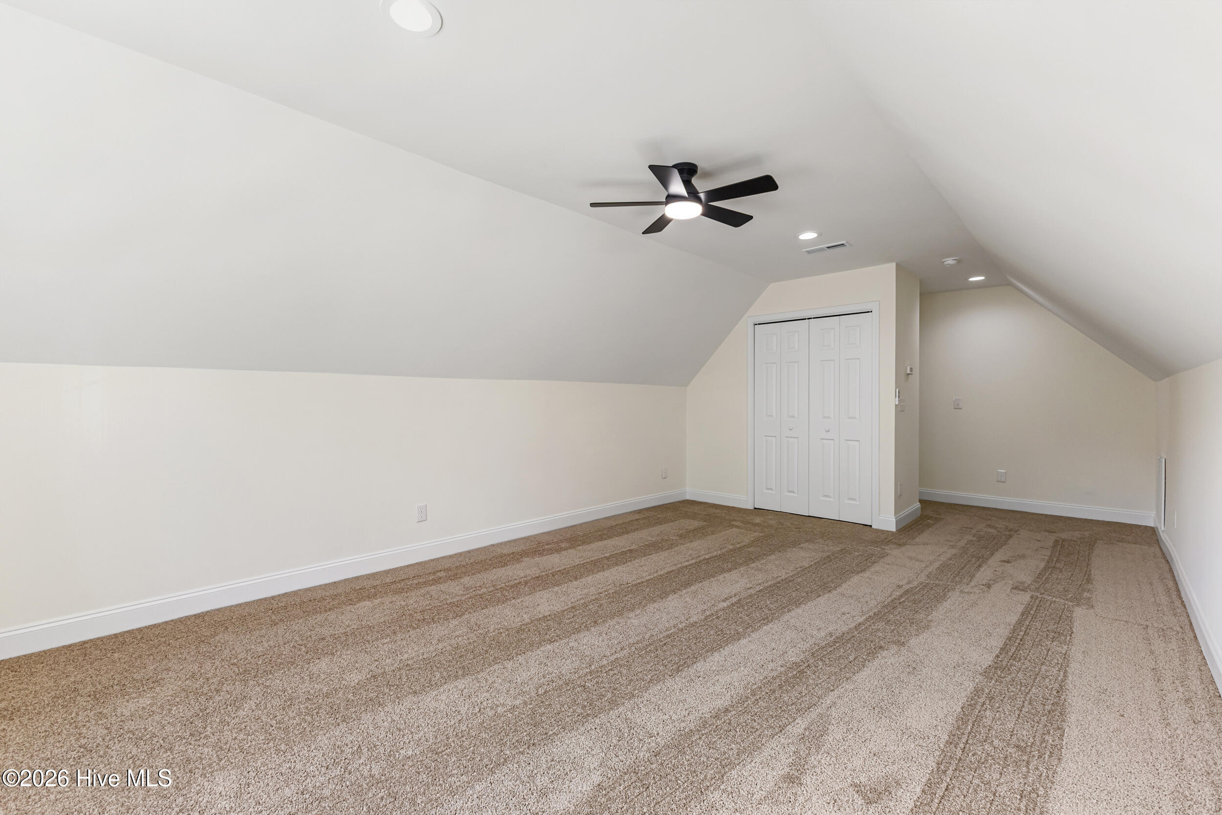 100559842 | Photo 20