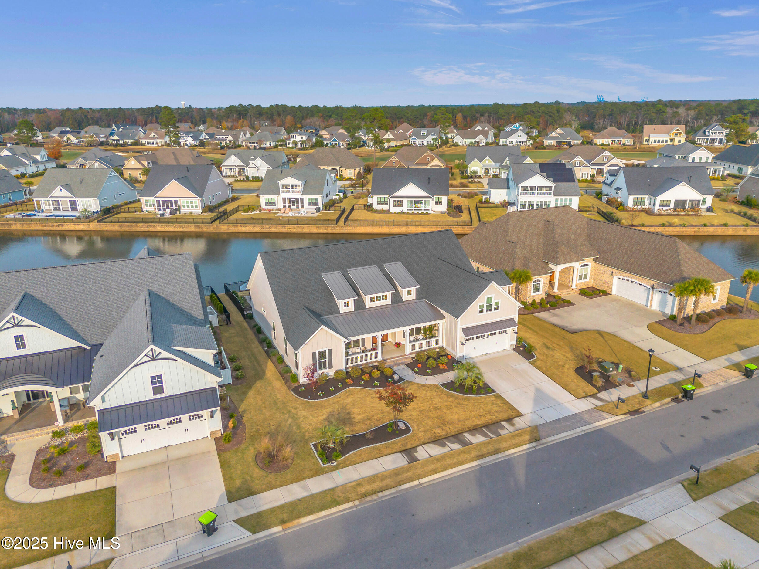 100543142 | Photo 51