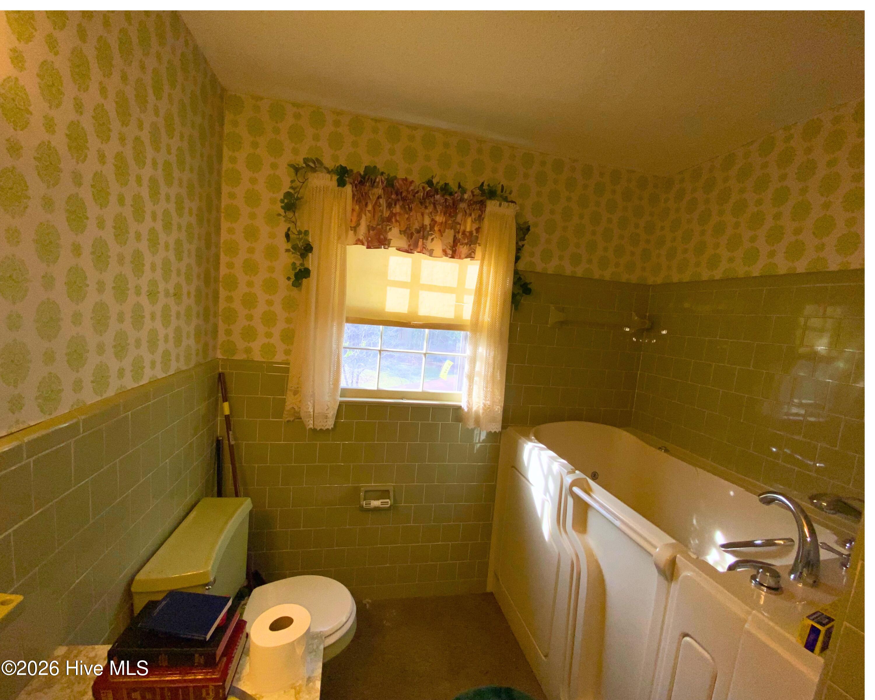 _birchwood master bathroom