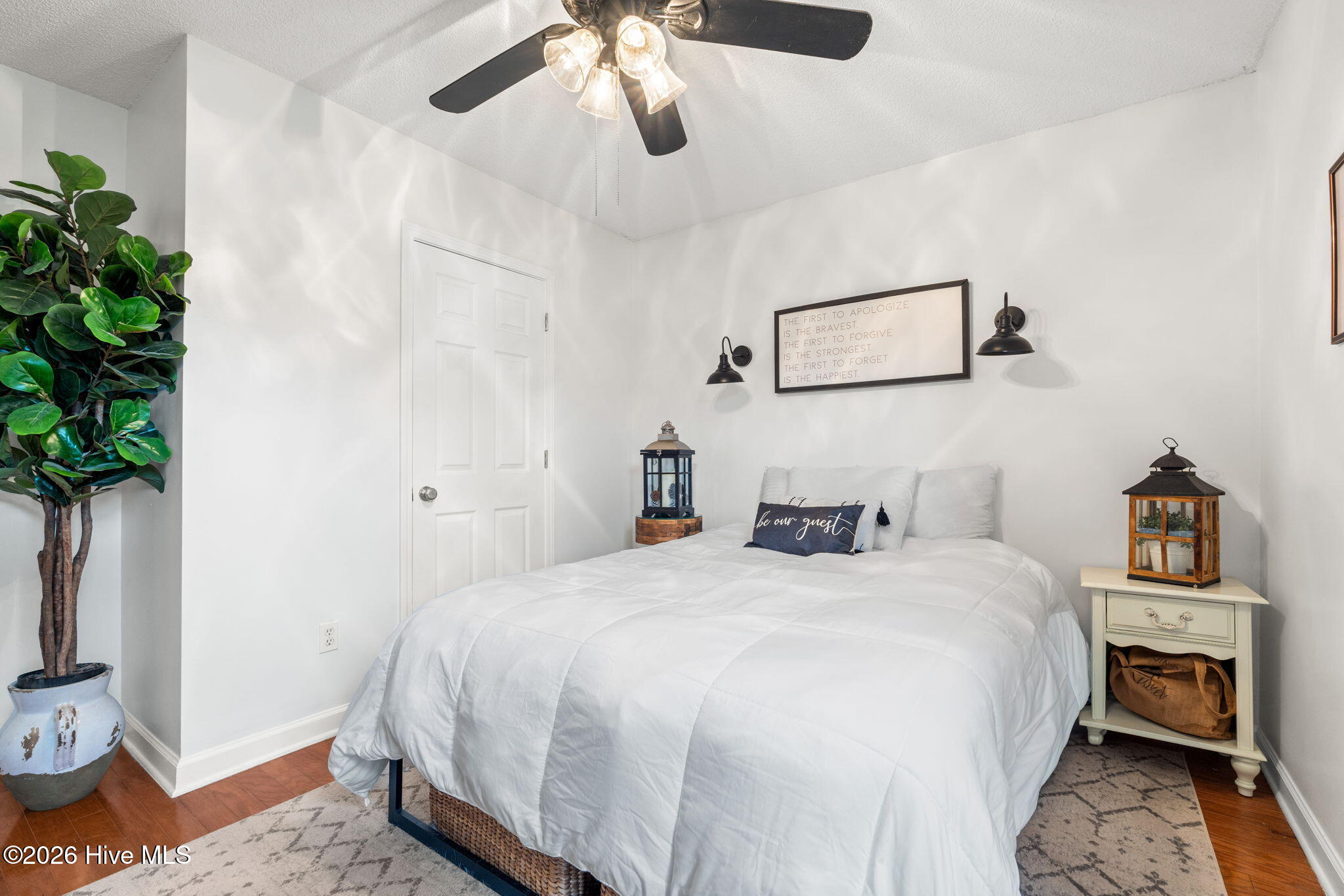 100570362 | Photo 19