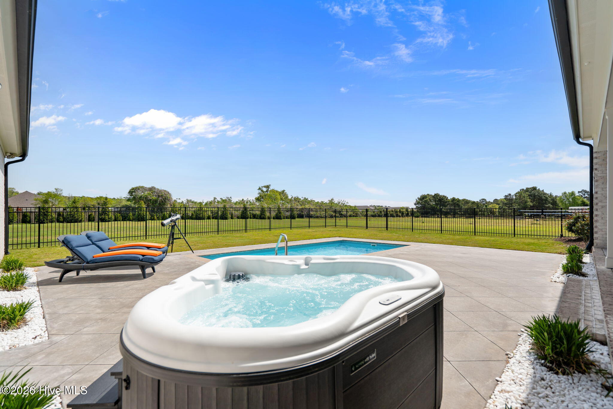 100566934 | Photo 59